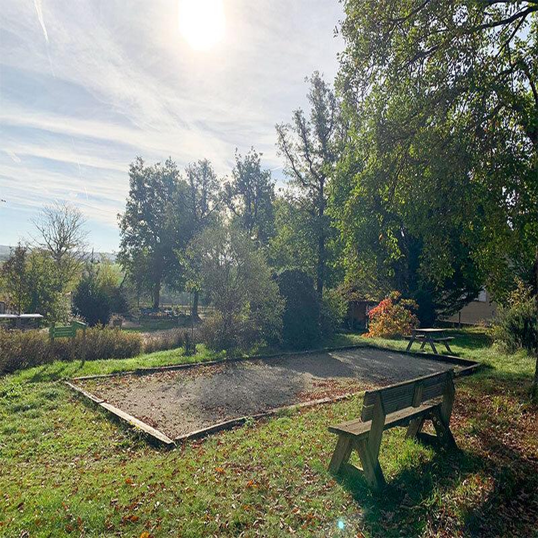 Voir la diapositive 5 : Smartbox 2 jours insolites en chalet au cœur de la forêt en bourgogne - coffret cadeau séjour