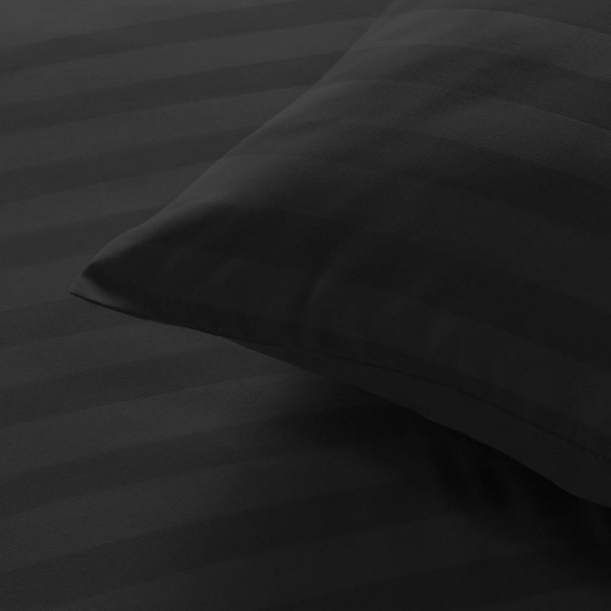 Douceur d'Intérieur Housse de couette 240x220 + 2 taies Cléo noir uni microfibre