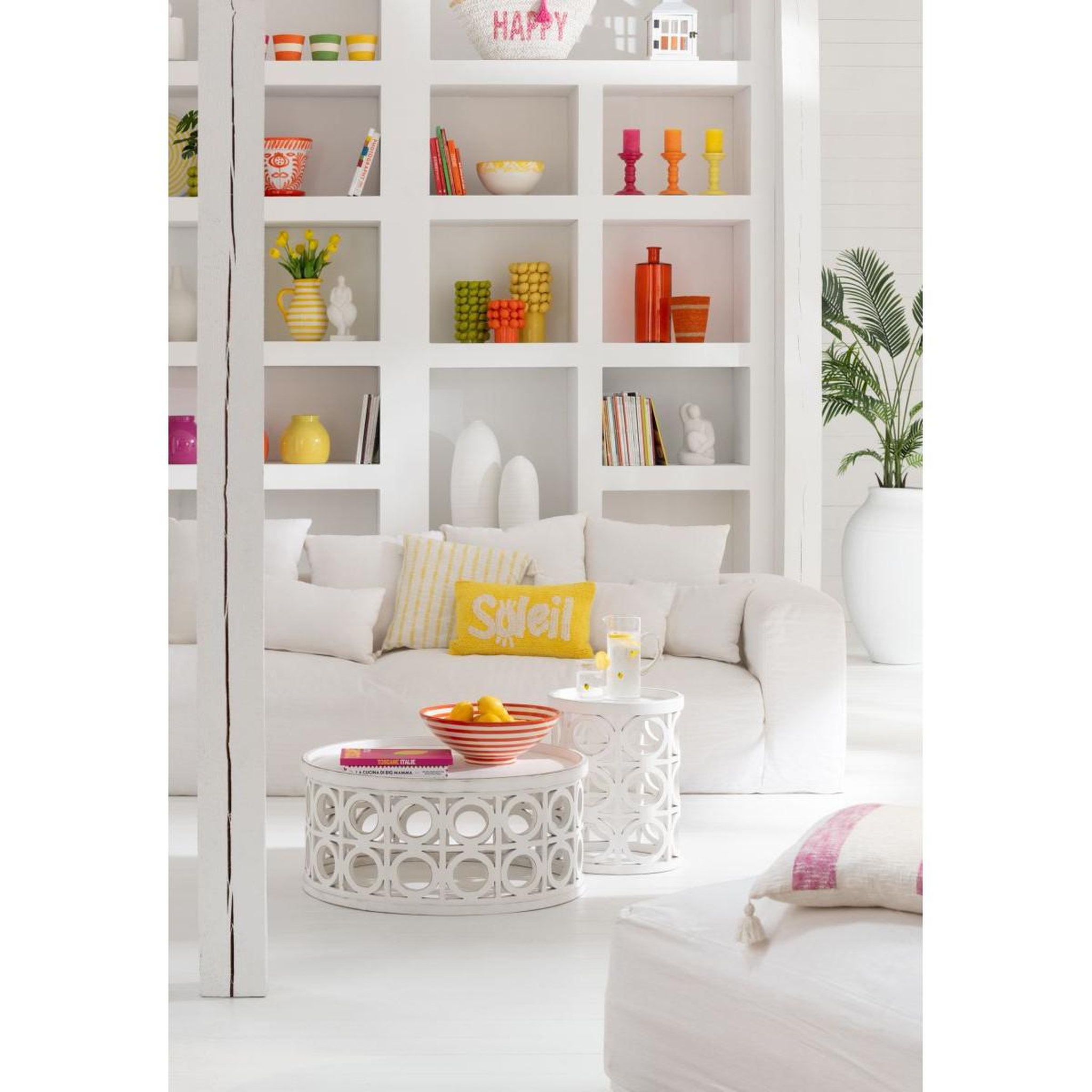 Voir la diapositive 4 : J-LINE Vase design en ciment  creta  36cm blanc