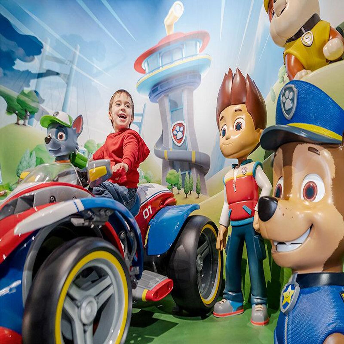 Smartbox Sortie en famille à Paris en 2026 : billets pour 2 adultes et 2 enfants au musée Grévin - Coffret Cadeau Multi-thèmes