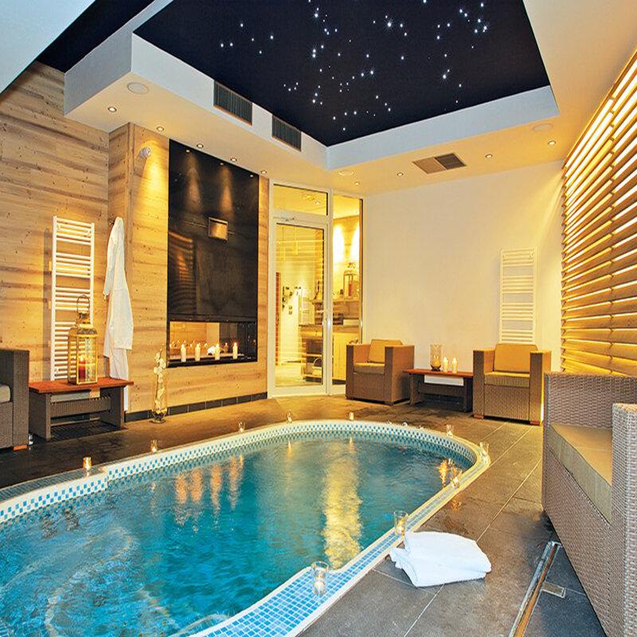 Voir la diapositive 4 : Smartbox Escapade étoilée avec pause relaxante au bain bouillonnant - coffret cadeau séjour