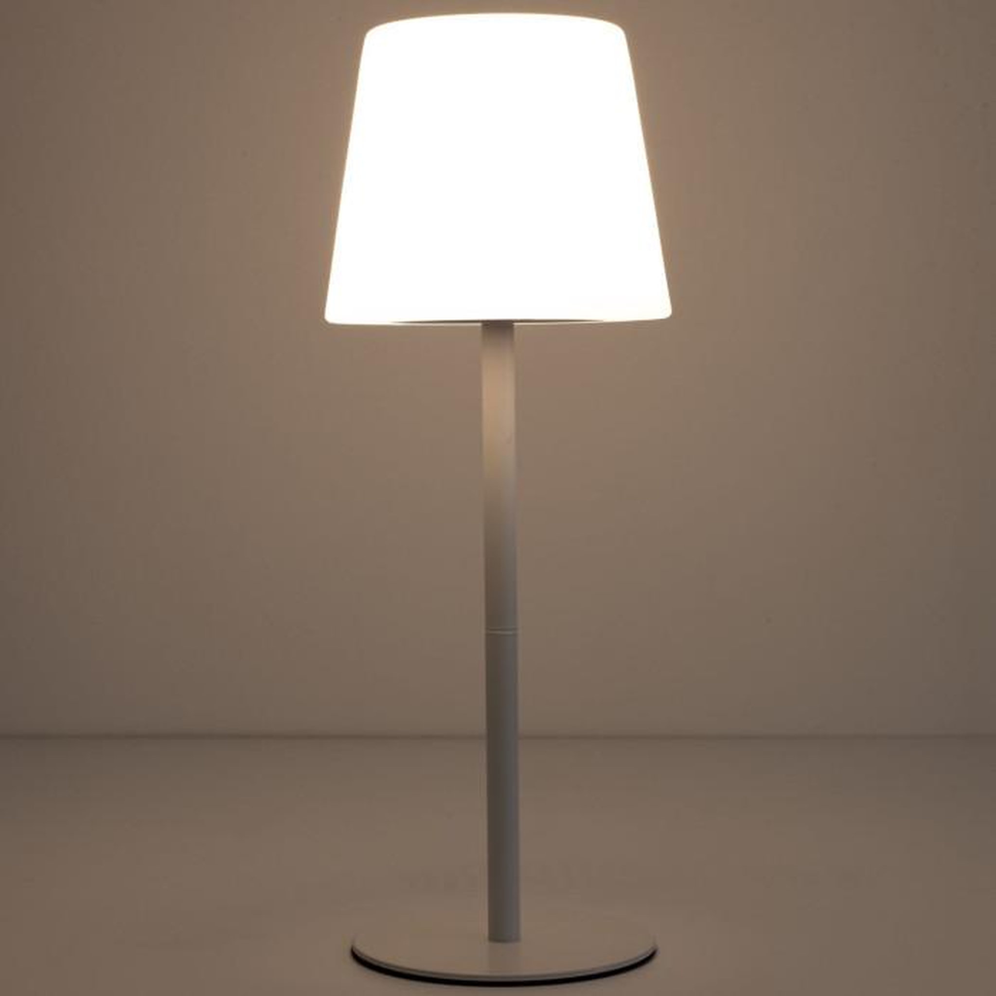 Voir la diapositive 5 : Paris Prix Lampe à Poser Extérieur  Rechargeable  40cm Blanc