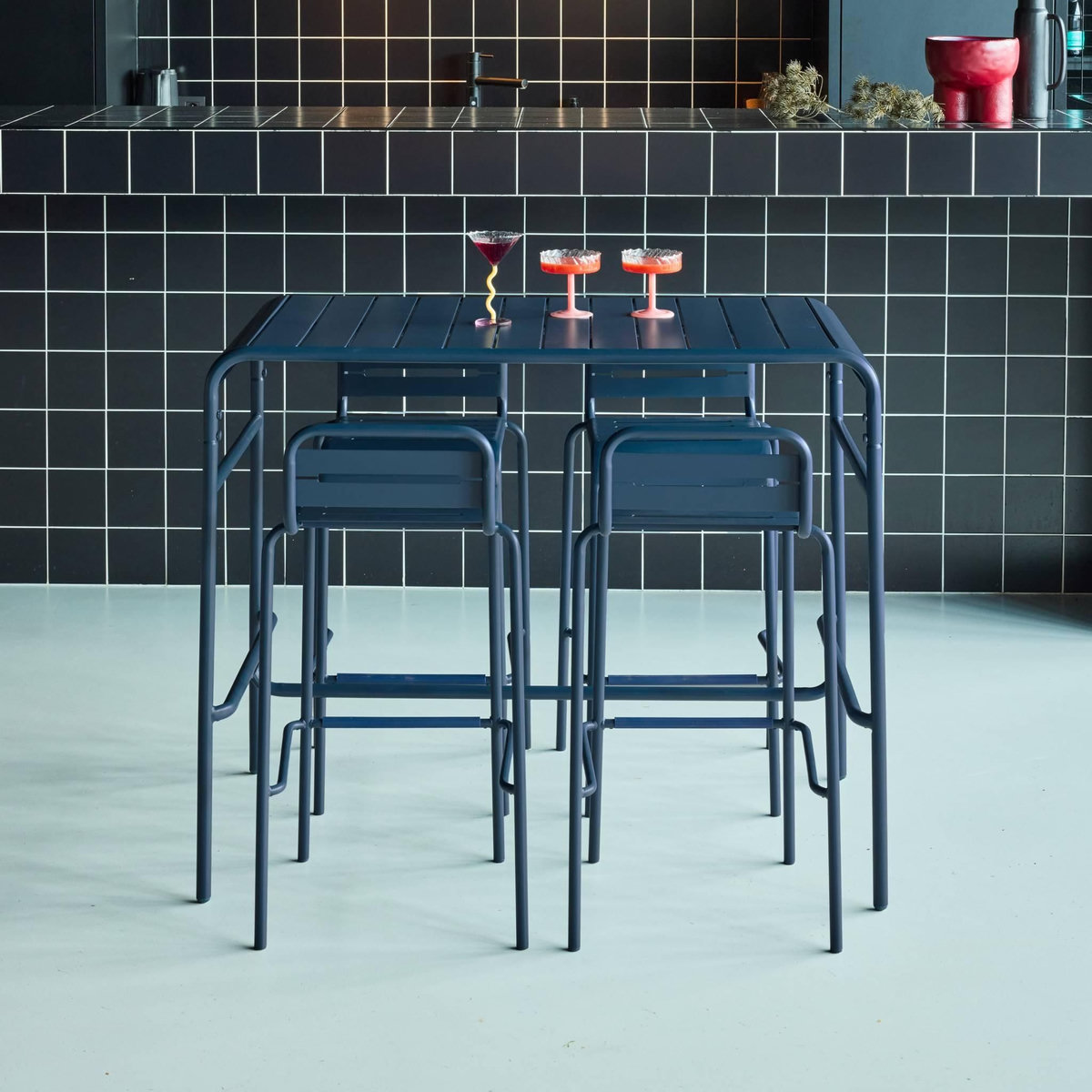 SWEEEK Table haute de jardin AMELIA, 4 chaises hautes en acier, 120 x 70cm x 95cm