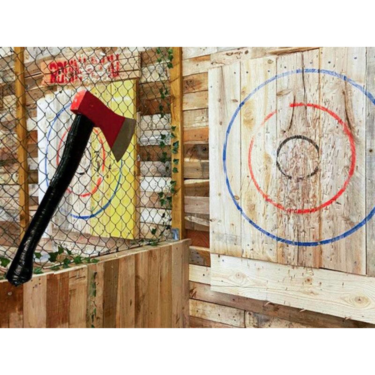 Smartbox Activité insolite entre amis : 1h de lancer de hache près de Fontainebleau - Coffret Cadeau Sport & Aventure