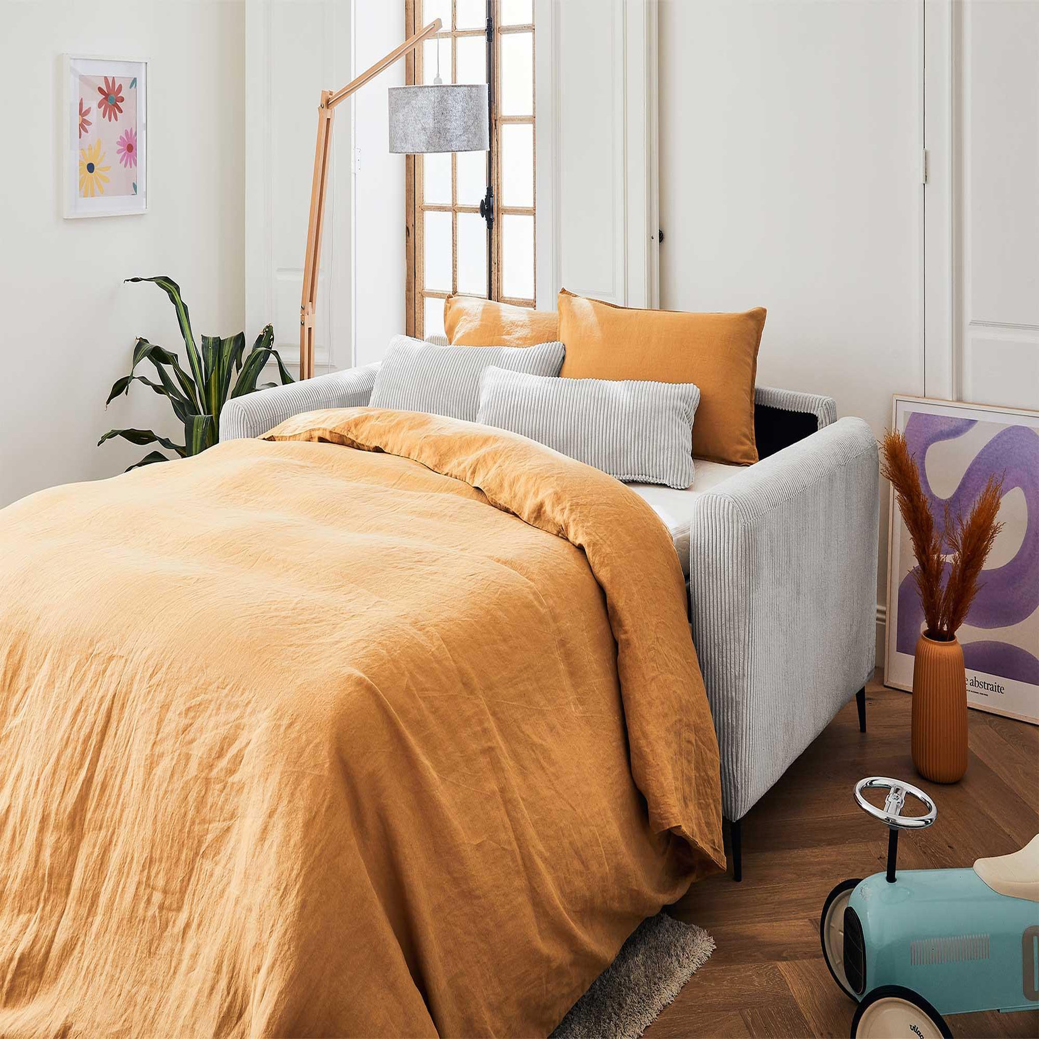 Voir la diapositive 4 : LISA DESIGN Owen - canapé 3 places convertible express couchage quotidien 140 cm matelas 12 cm en velours côtelé