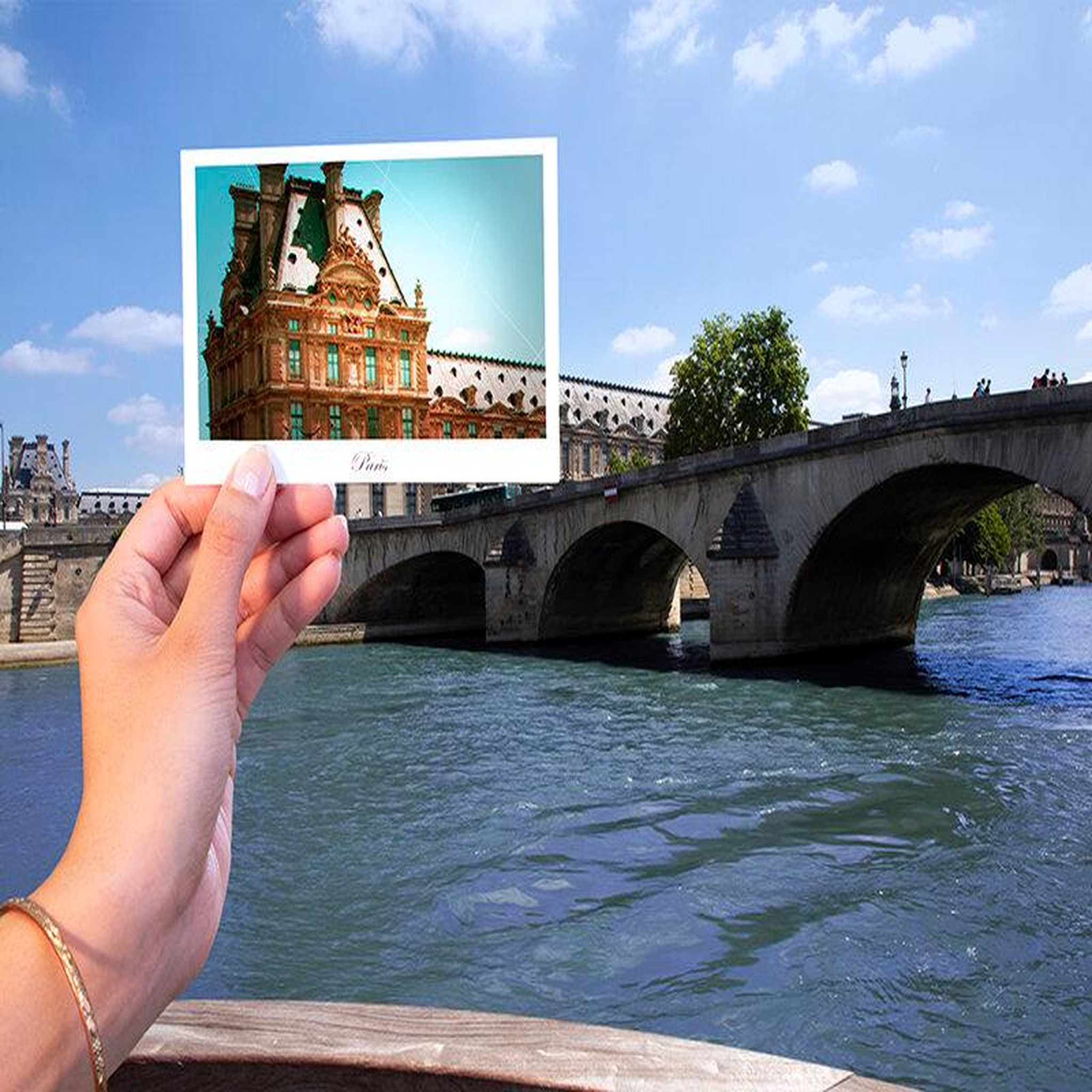 Voir la diapositive 4 : Smartbox Croisière sur la seine avec 2 jours d'accès au bus hop on, hop off - coffret cadeau sport & aventure