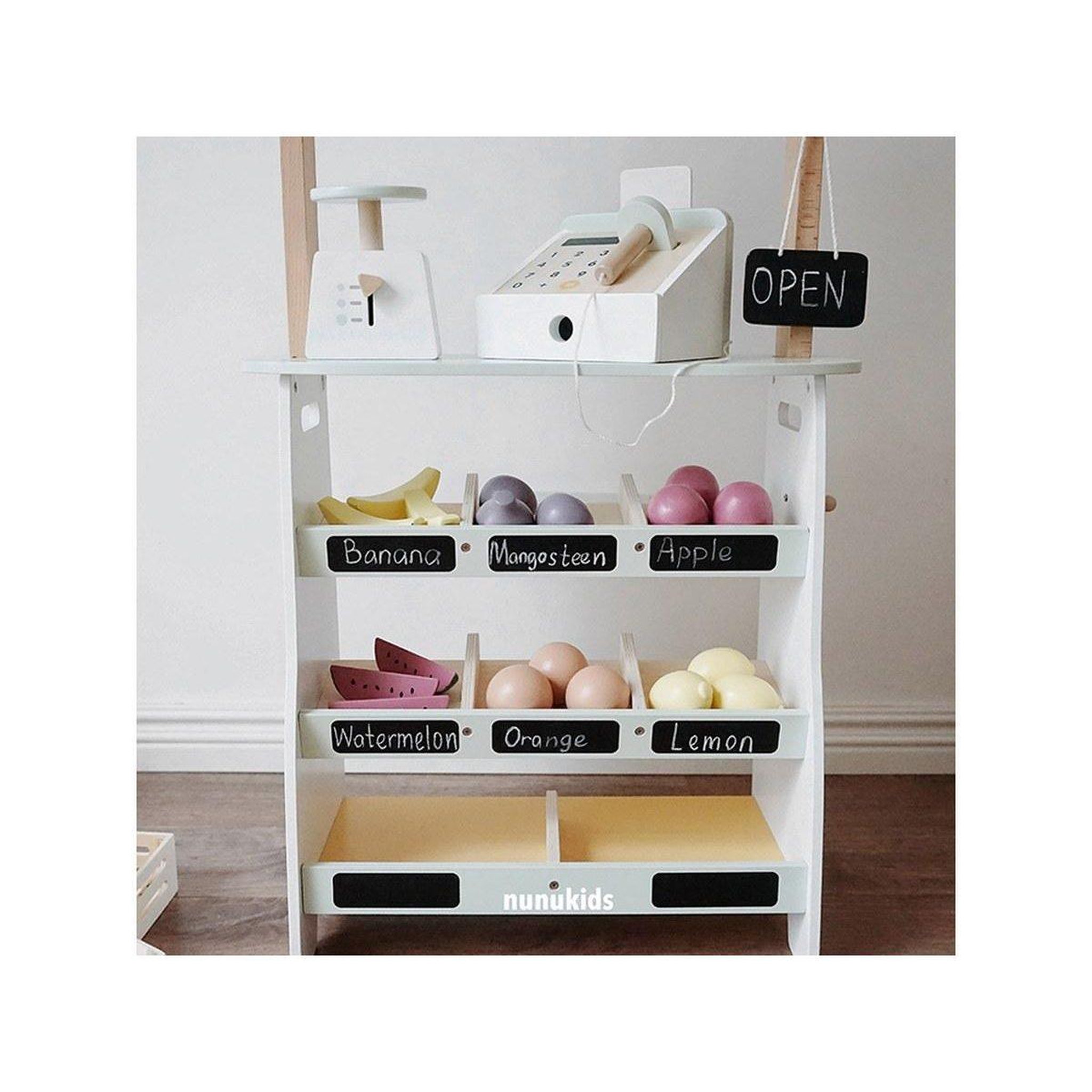 Voir la diapositive 3 : 1001JOUETS Stand de Marché en Bois - Avec Chariot, Fruits et Accessoires - 95,5 cm