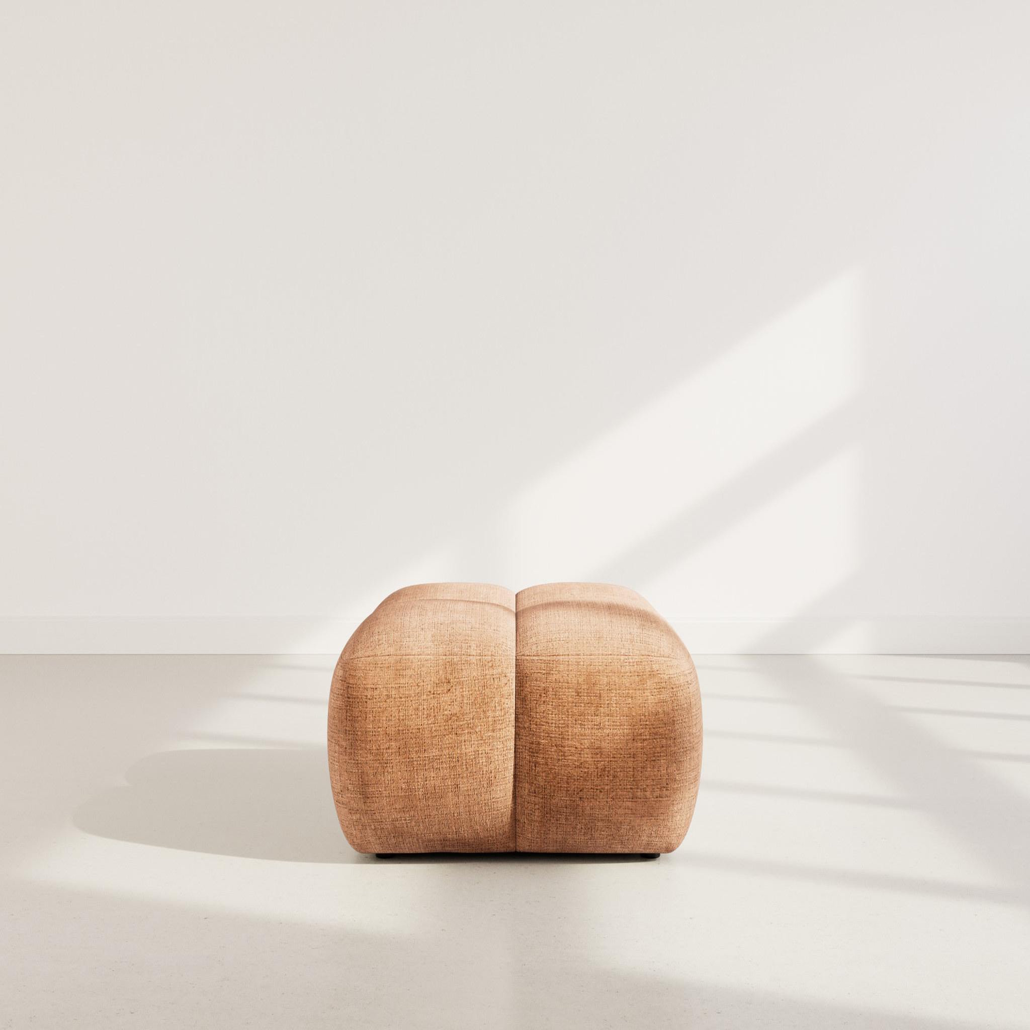 Voir la diapositive 2 : LISA DESIGN Grace - pouf en velours texturé