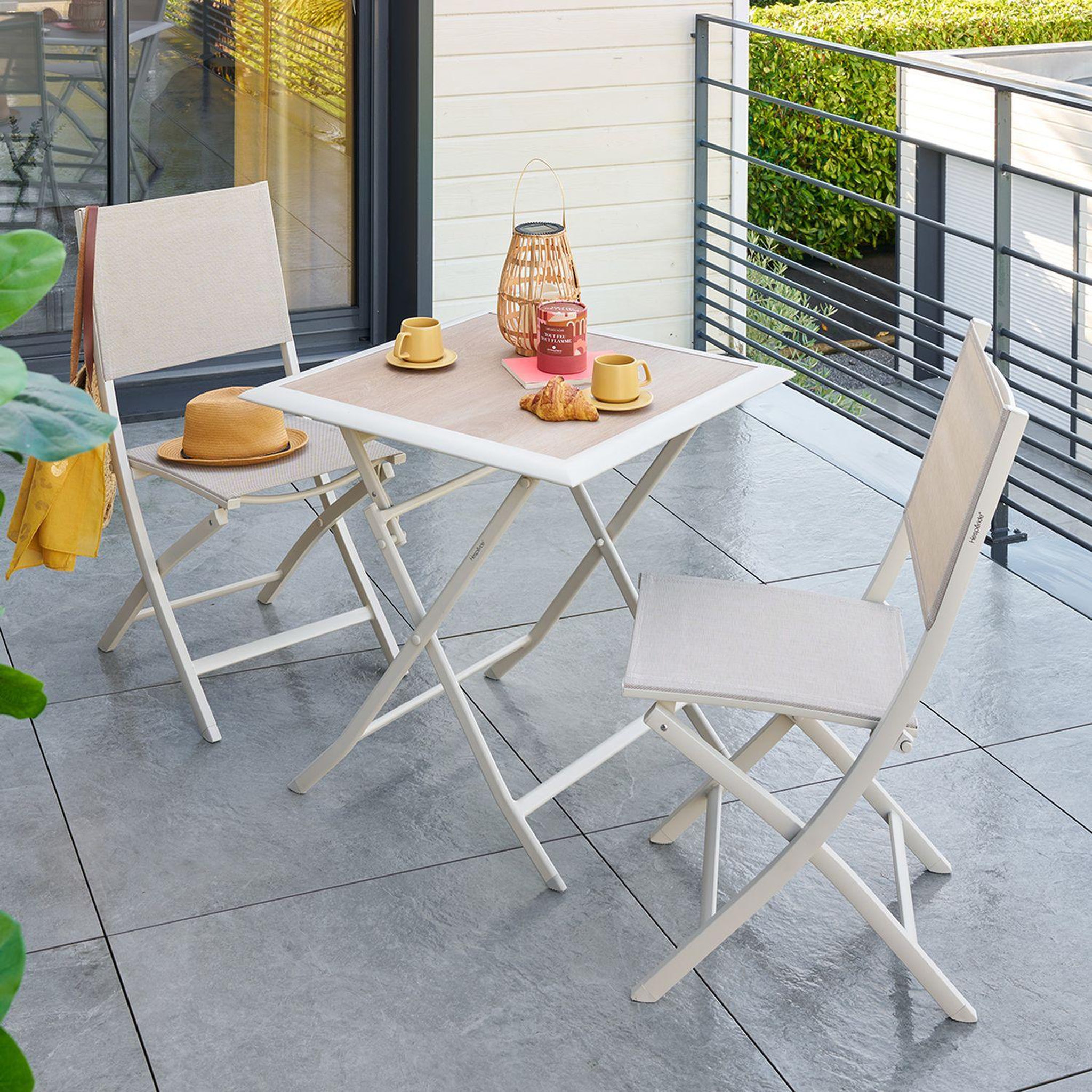 Voir la diapositive 2 : HESPERIDE Table de jardin pliante carrée 2 places azua - epeautre et argile