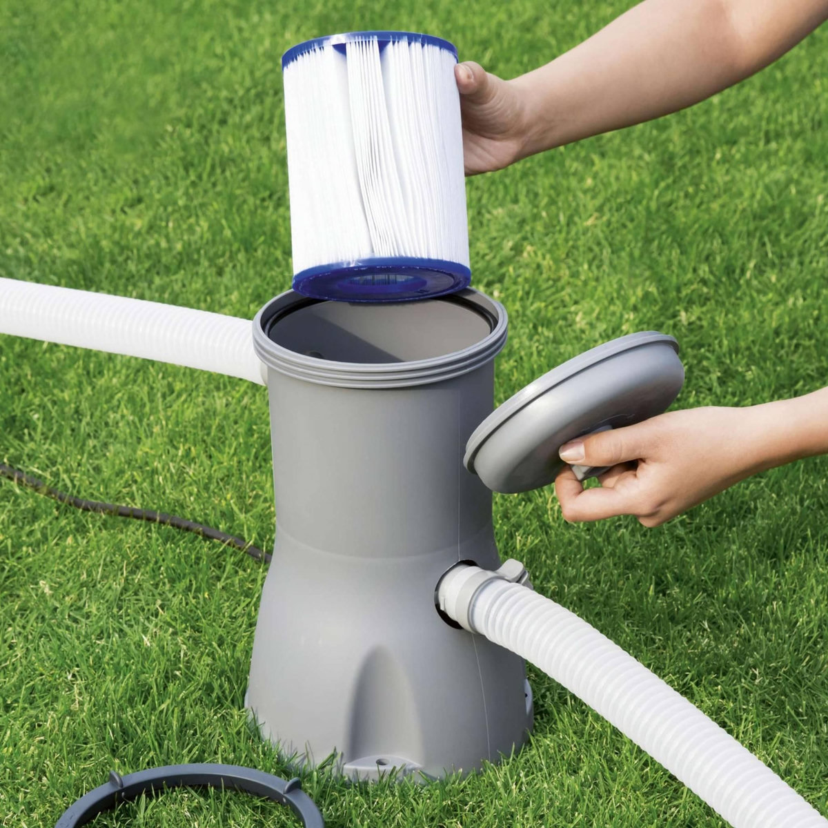 SWEEEK Lot de 2 cartouches filtrantes pour piscine Bestway - type 2  - Ø10.6x13.6cm compatibles avec Bestway Aral. Onéga. Opalite. Peridot. Côme. Vostok 4x2 et 5x2. Spinelle 4x2. Volta.