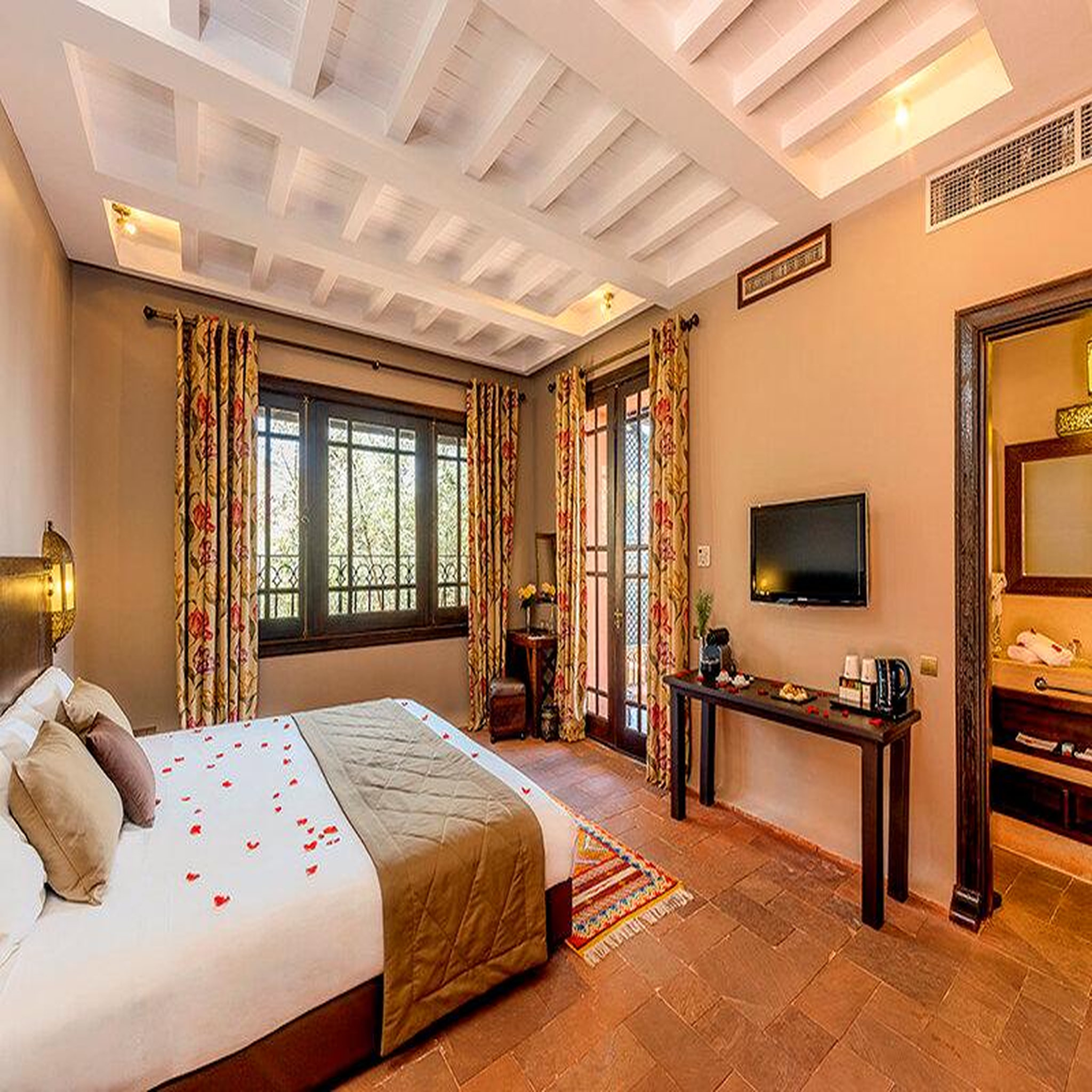 Voir la diapositive 3 : Smartbox 3 jours en hôtel 5* avec bateau, sauna et cocktail au maroc - coffret cadeau séjour