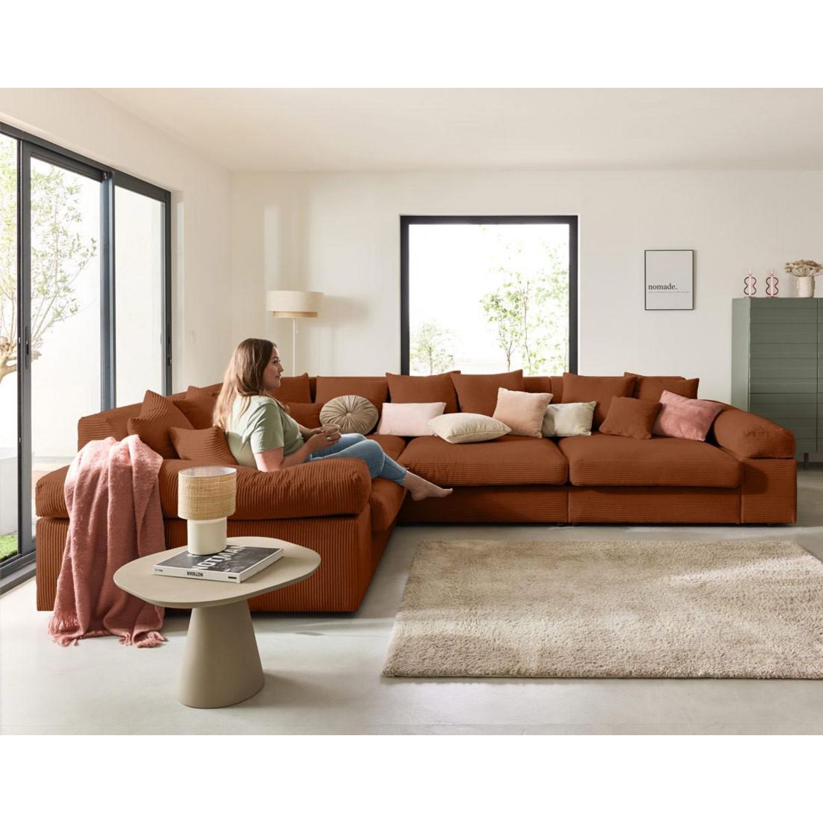 LISA DESIGN Aspen - canapé d'angle réversible 5 places - assise profonde - en velours côtelé