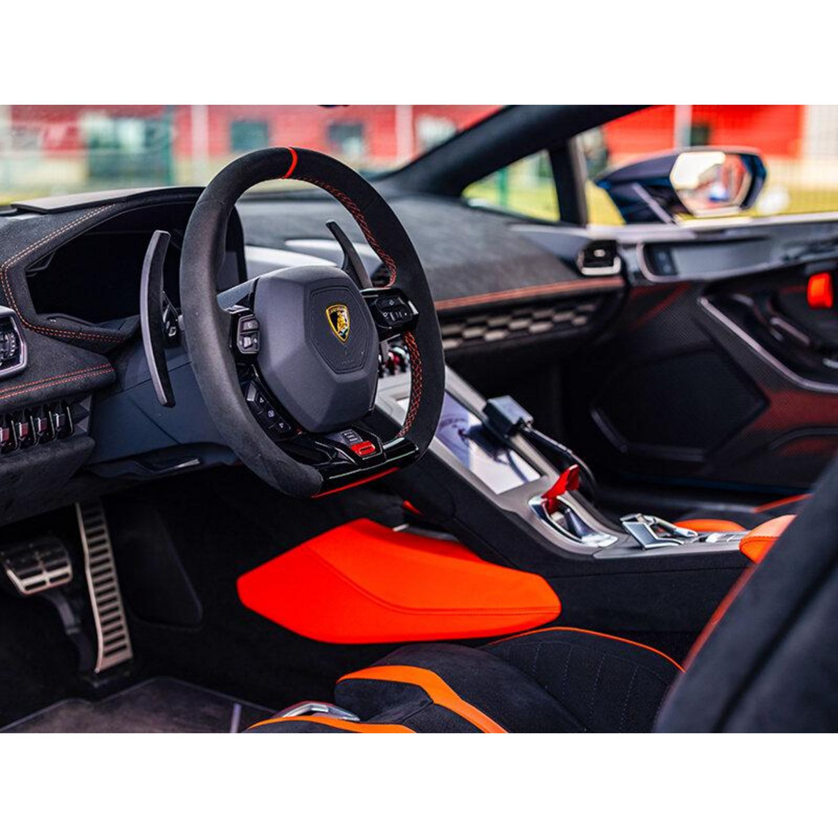 Smartbox Stage de pilotage : 2 tours sur le circuit de Magny-Cours en Lamborghini Huracán STO - Coffret Cadeau Sport & Aventure