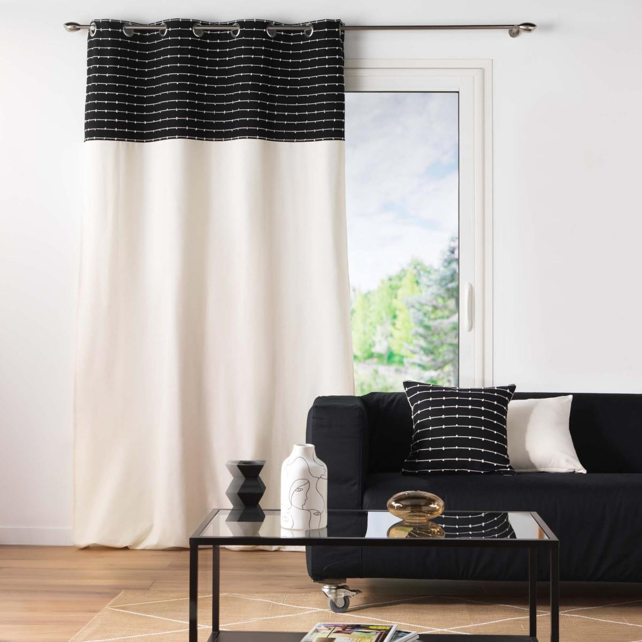 Voir la diapositive 3 : Douceur d'Intérieur Rideau à œillets  linechic  140x240cm noir