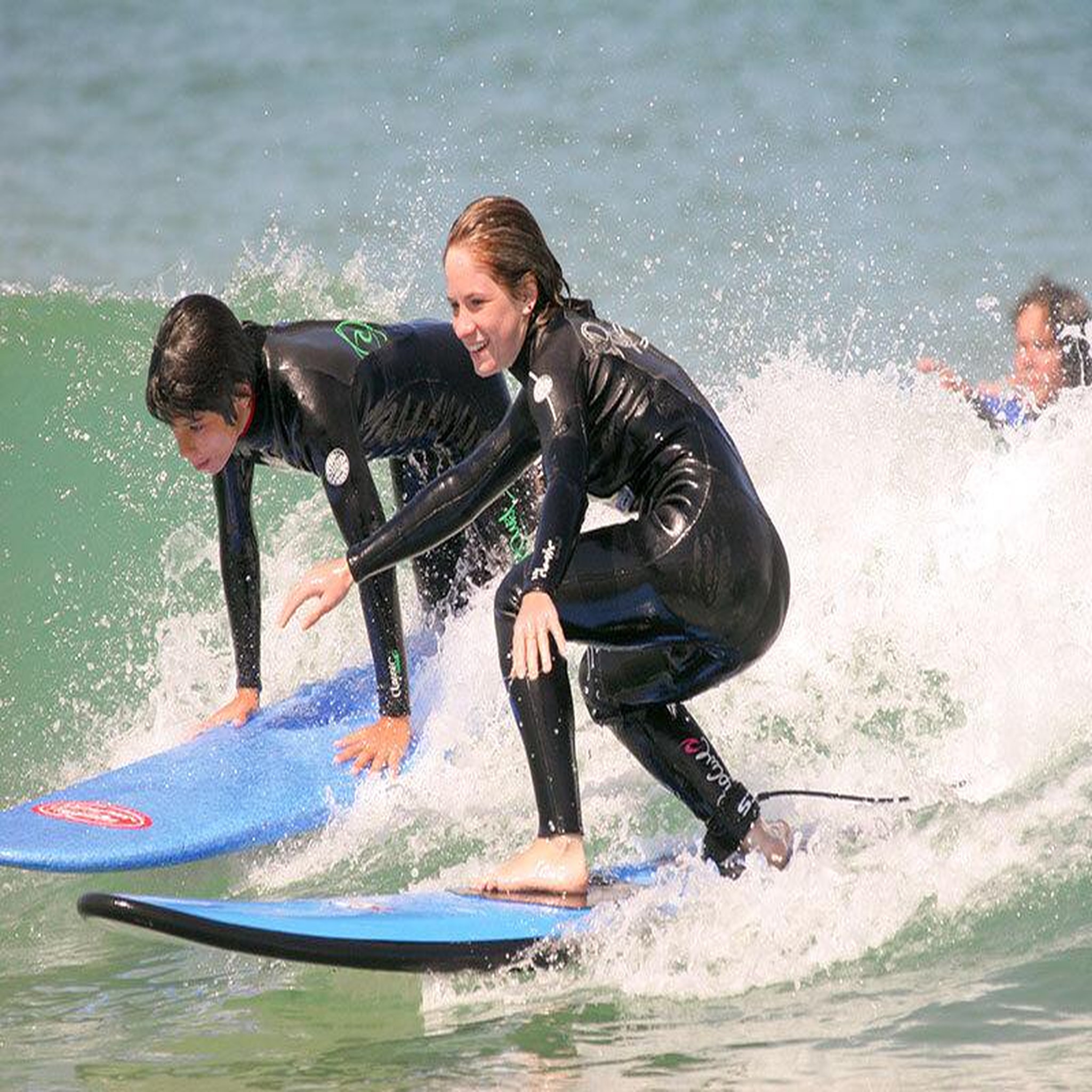 Voir la diapositive 2 : Smartbox Cours de surf à hossegor pour 2 personnes - coffret cadeau sport & aventure