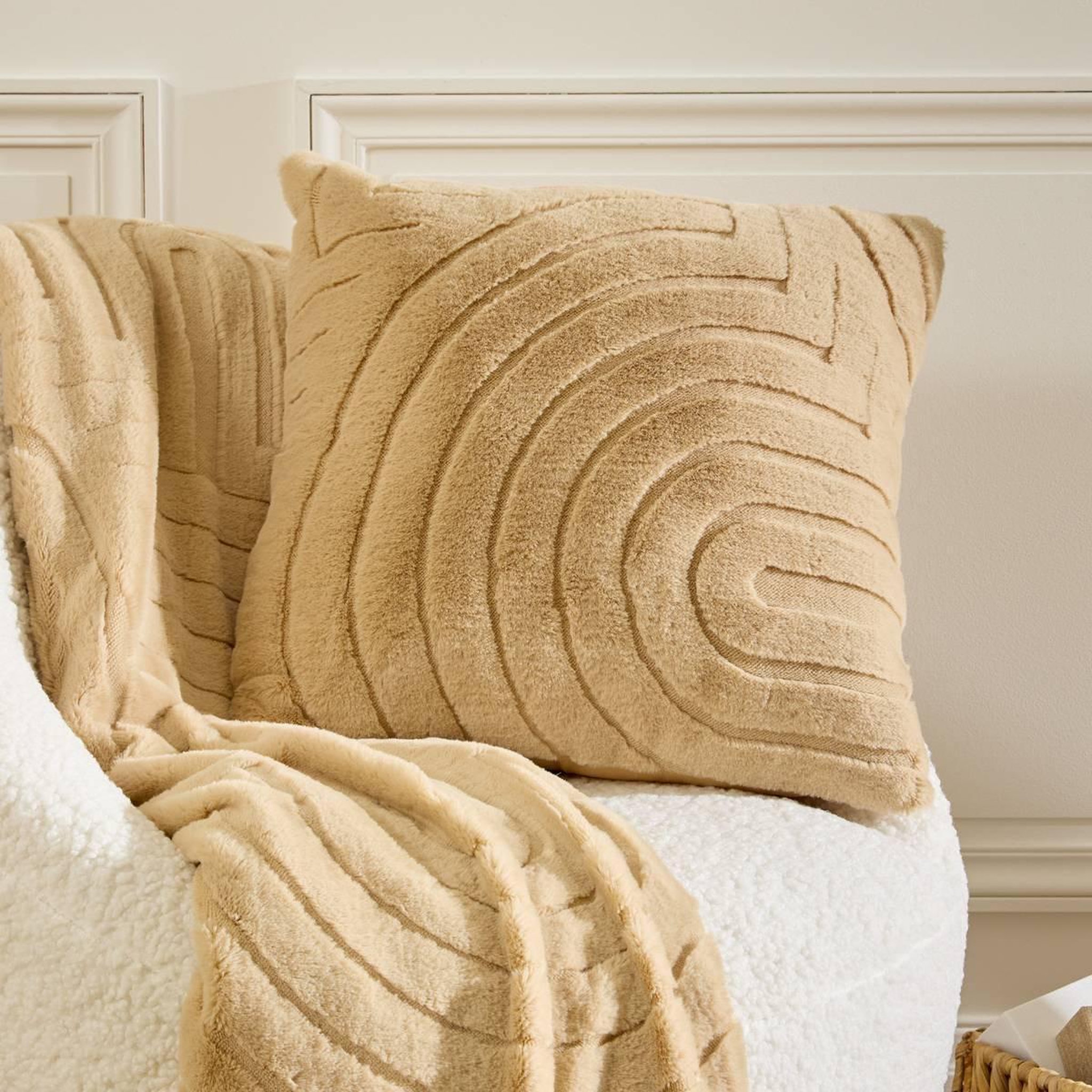 Voir la diapositive 3 : ATMOSPHERA Plaid xl imitation fourrure  arka  180x230cm beige
