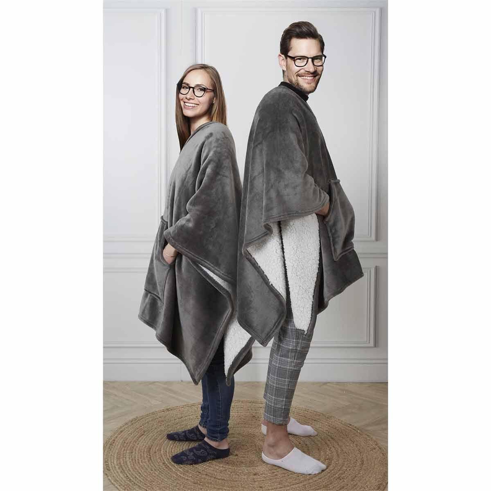 Voir la diapositive 6 : The Home Deco Factory Plaid déco  poncho  130x170cm gris