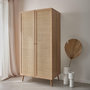 Voir la diapositive 5 : SWEEEK Armoire cannage et décor bois 2 portes avec étagère et tringle - Hauteur 179.5cm
