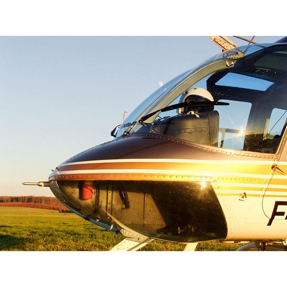 Smartbox Vol en hélicoptère de 15 min pour 2 personnes au-dessus de Tours et Amboise - Coffret Cadeau Sport & Aventure