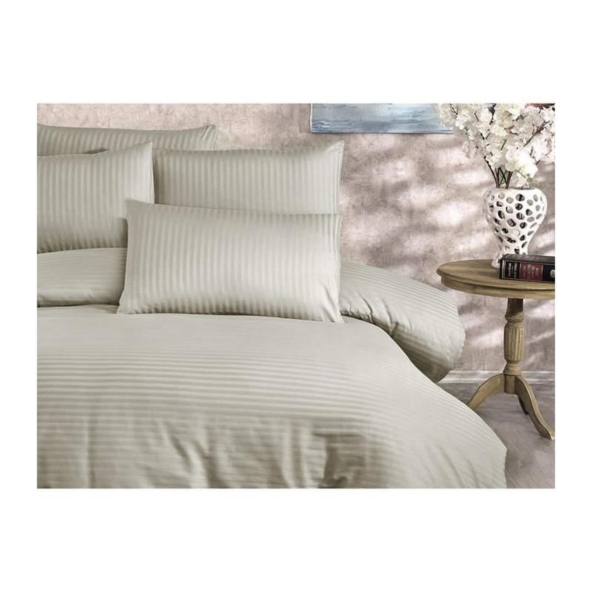 Voir la diapositive 3 : GENERIQUE Parure de lit - 1 housse de couette 220x240 cm + 2 taies d'oreiller 60x60 cm - 80% coton, 20% polyester - Cappuccino