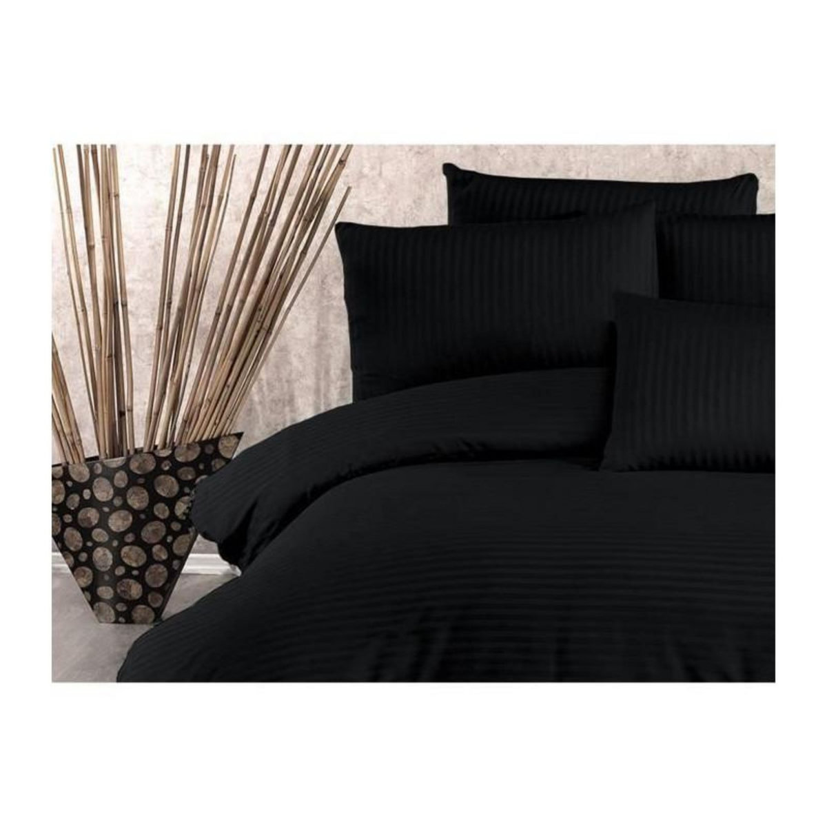 GENERIQUE Parure de lit - 1 housse de couette 220 x 240 cm + 2 taies d'oreiller 60 x 60 cm - 70% polyester, 30% coton - Noir