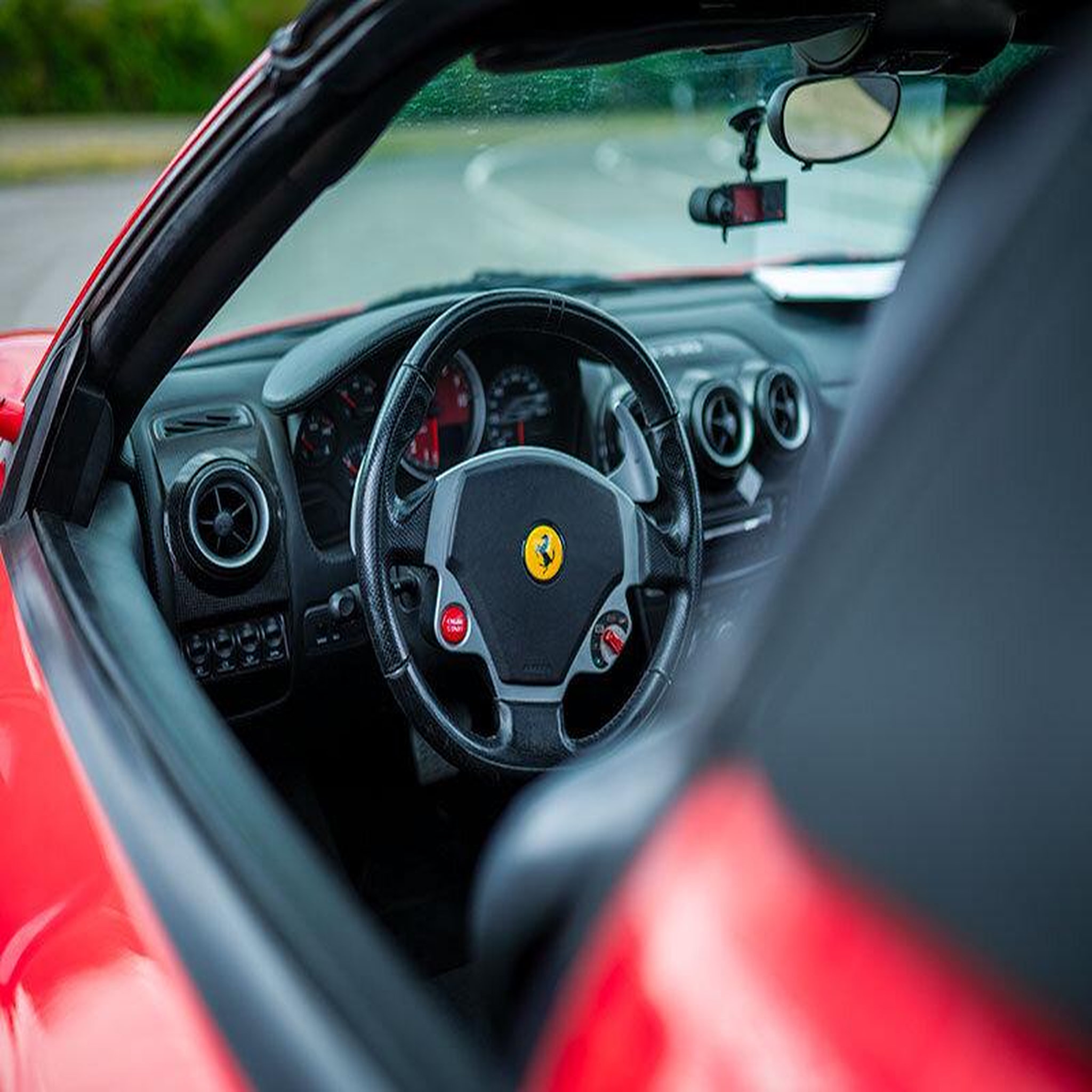 Voir la diapositive 2 : Smartbox Stage de pilotage enfant : 2 tours de circuit en lamborghini gallardo ou ferrari f430 spider - coffret cadeau sport & aventure