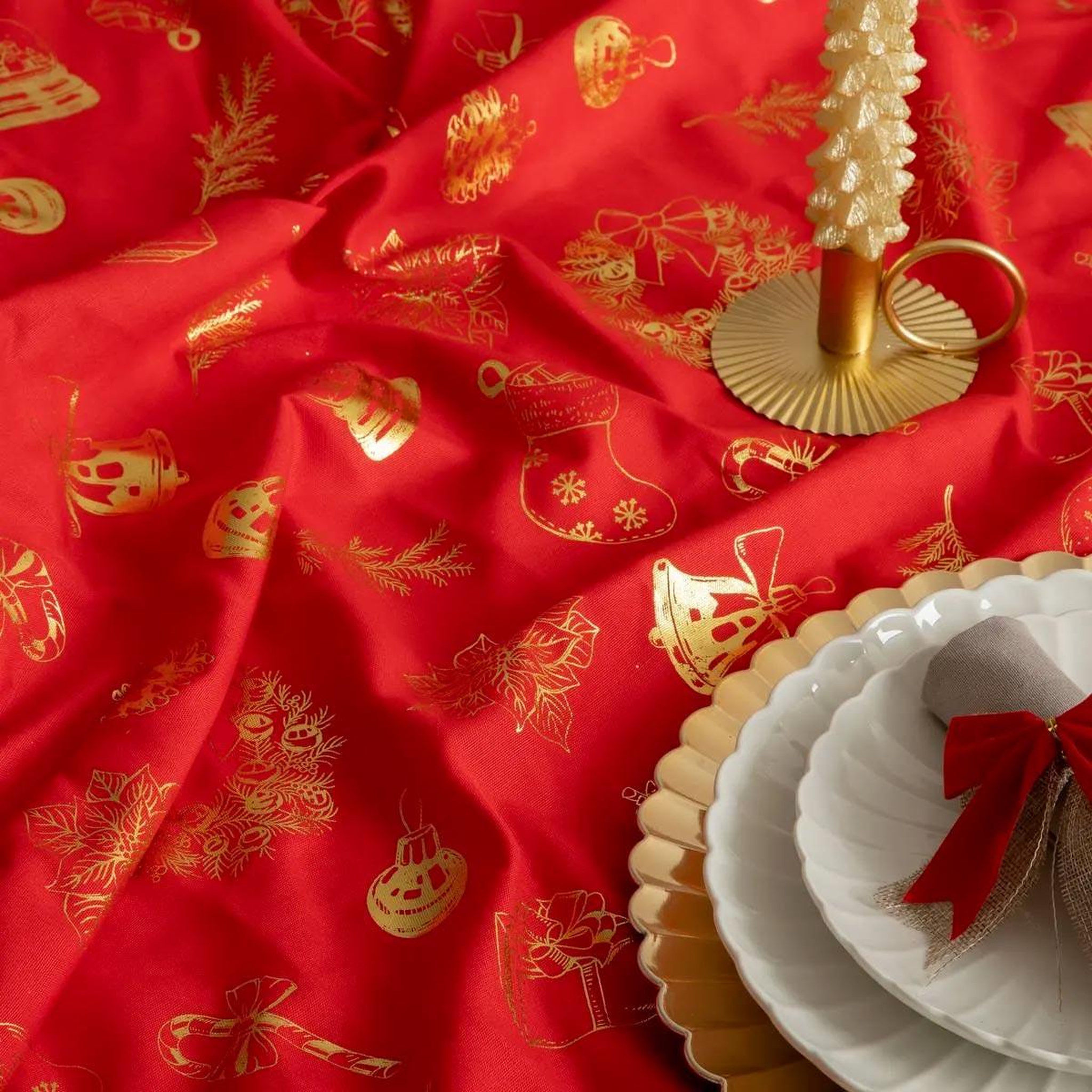Voir la diapositive 3 : FEERIC LIGHT & CHRISTMAS Nappe imprimée  soir de noël  140x360cm rouge