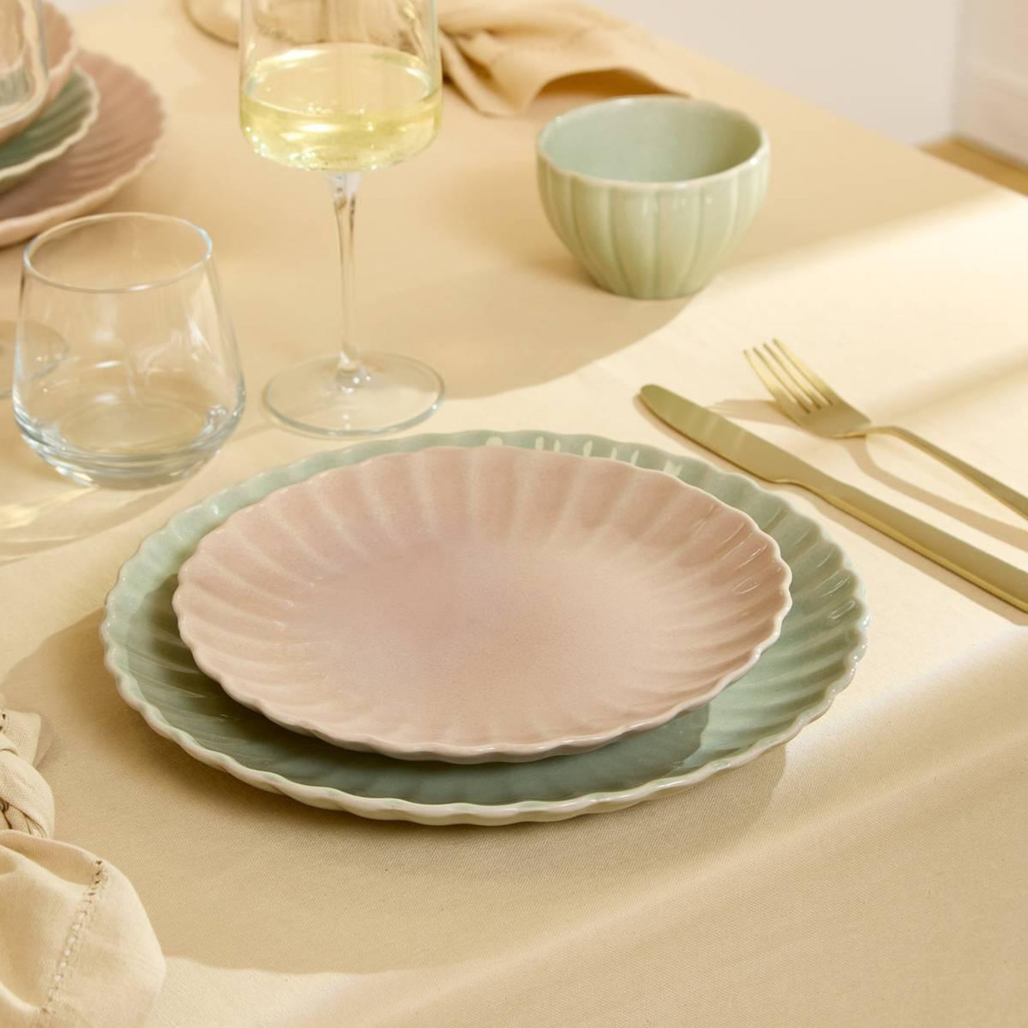 Voir la diapositive 3 : SECRET DE GOURMET Lot de 6 assiettes à dessert  romy  21cm rose