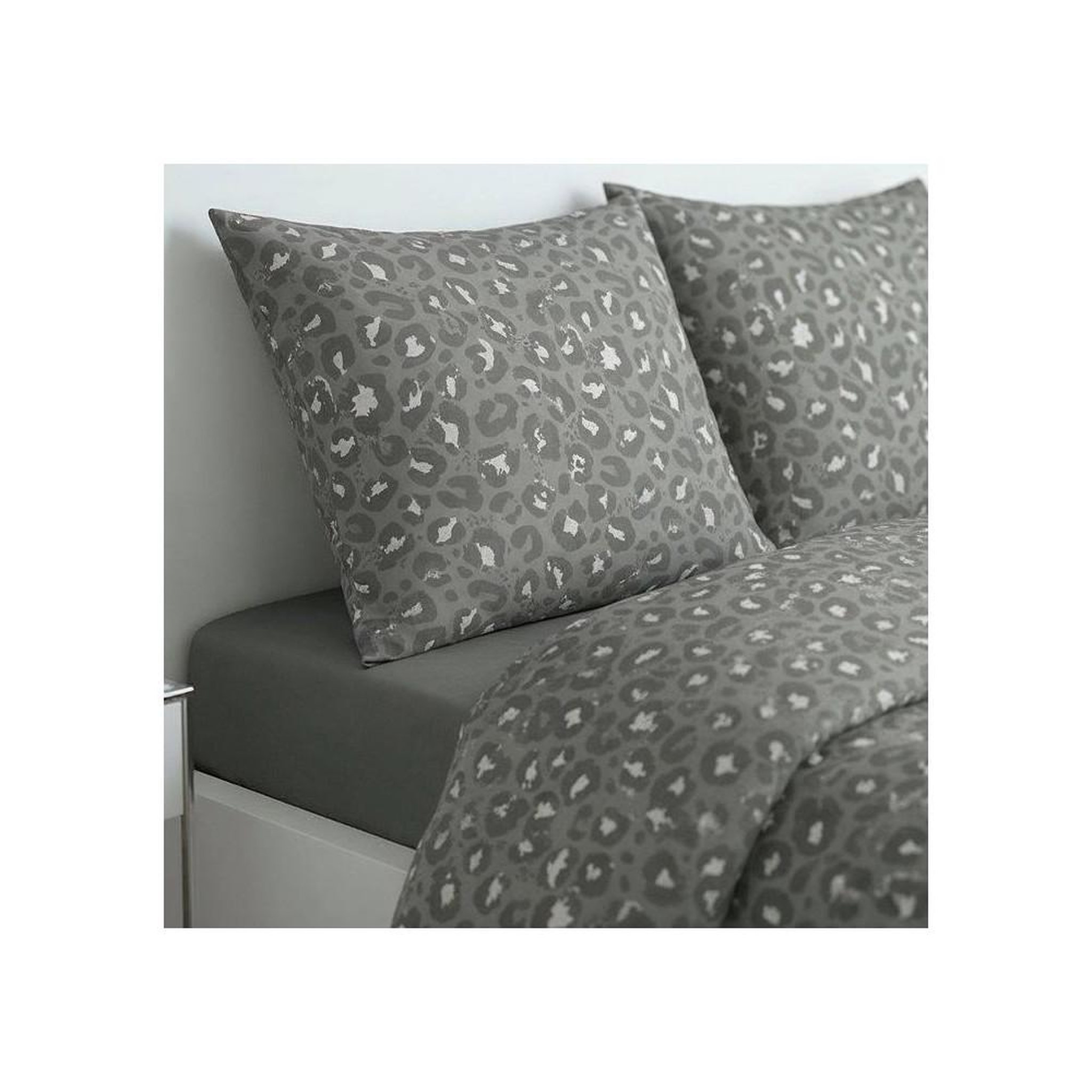 Voir la diapositive 2 : Today Parure de lit today sunshine coton 240x220 cm imprimé léopard gris anthracite, réversible pour 2 personnes, housse de couette + 2 taies 63x63 cm