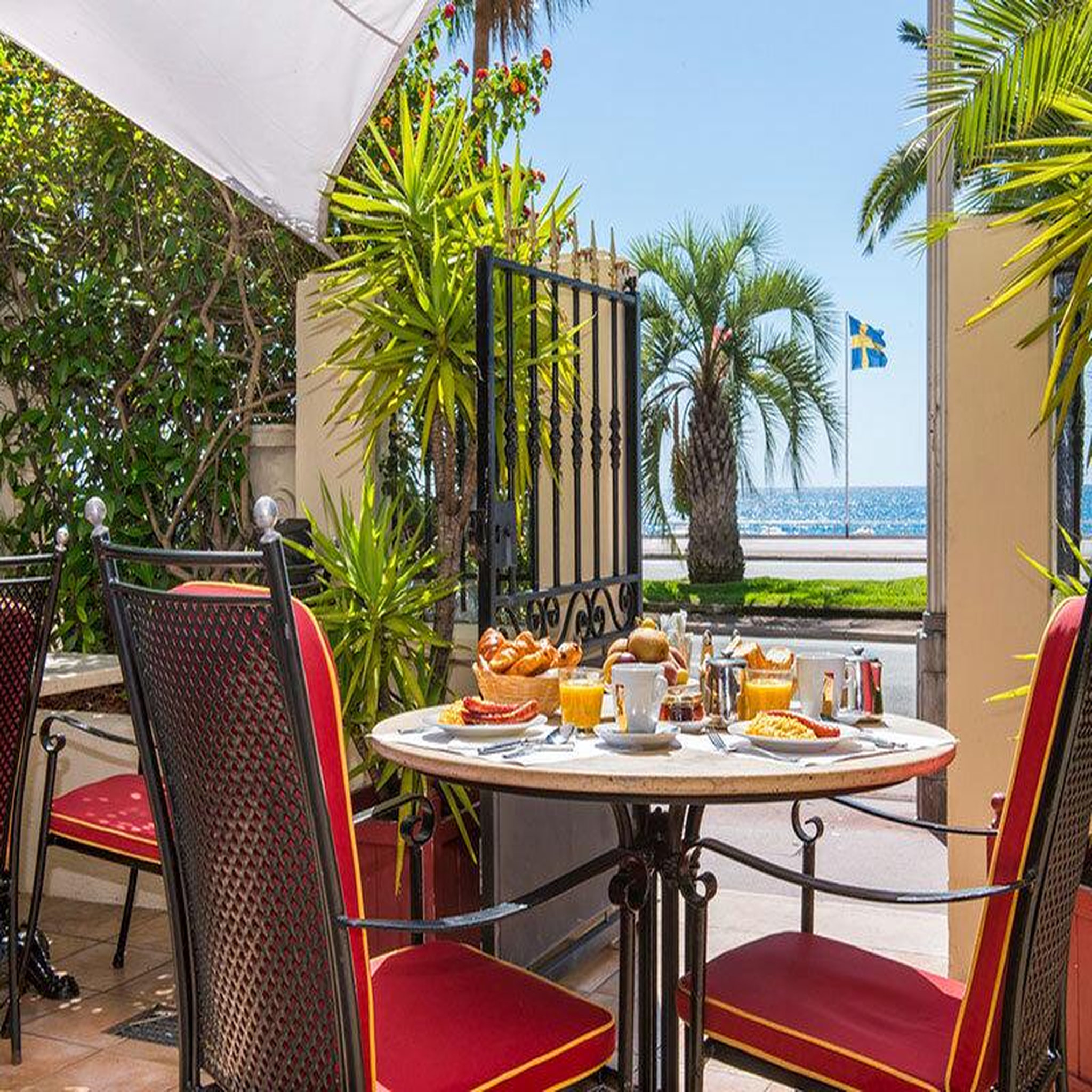 Voir la diapositive 4 : Smartbox 2 jours avec dîner en hôtel 4* sur la promenade des anglais à nice - coffret cadeau séjour