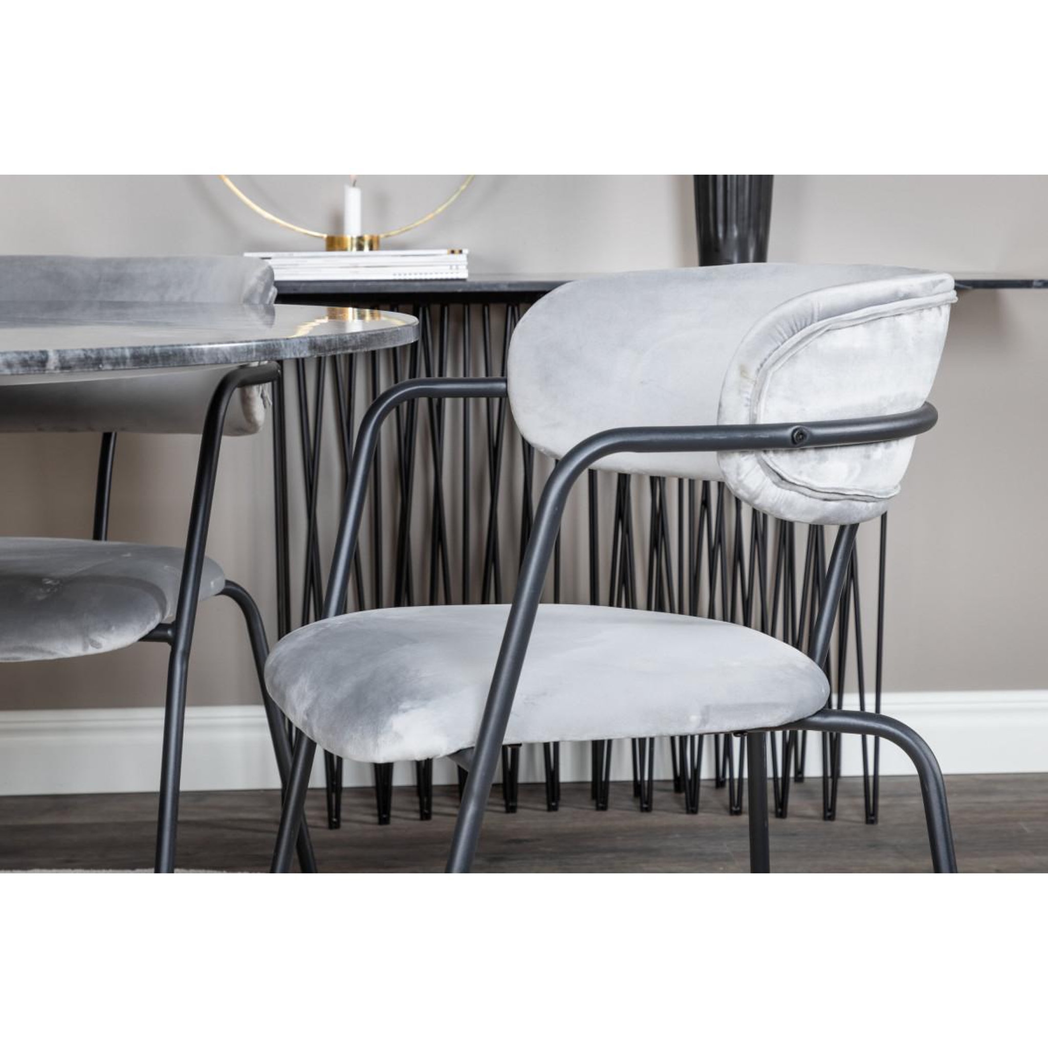 Voir la diapositive 5 : Paris Prix Ensemble Table à Manger & 4 Chaises  Estelle II & Arrow  106cm Gris Foncé & Gris