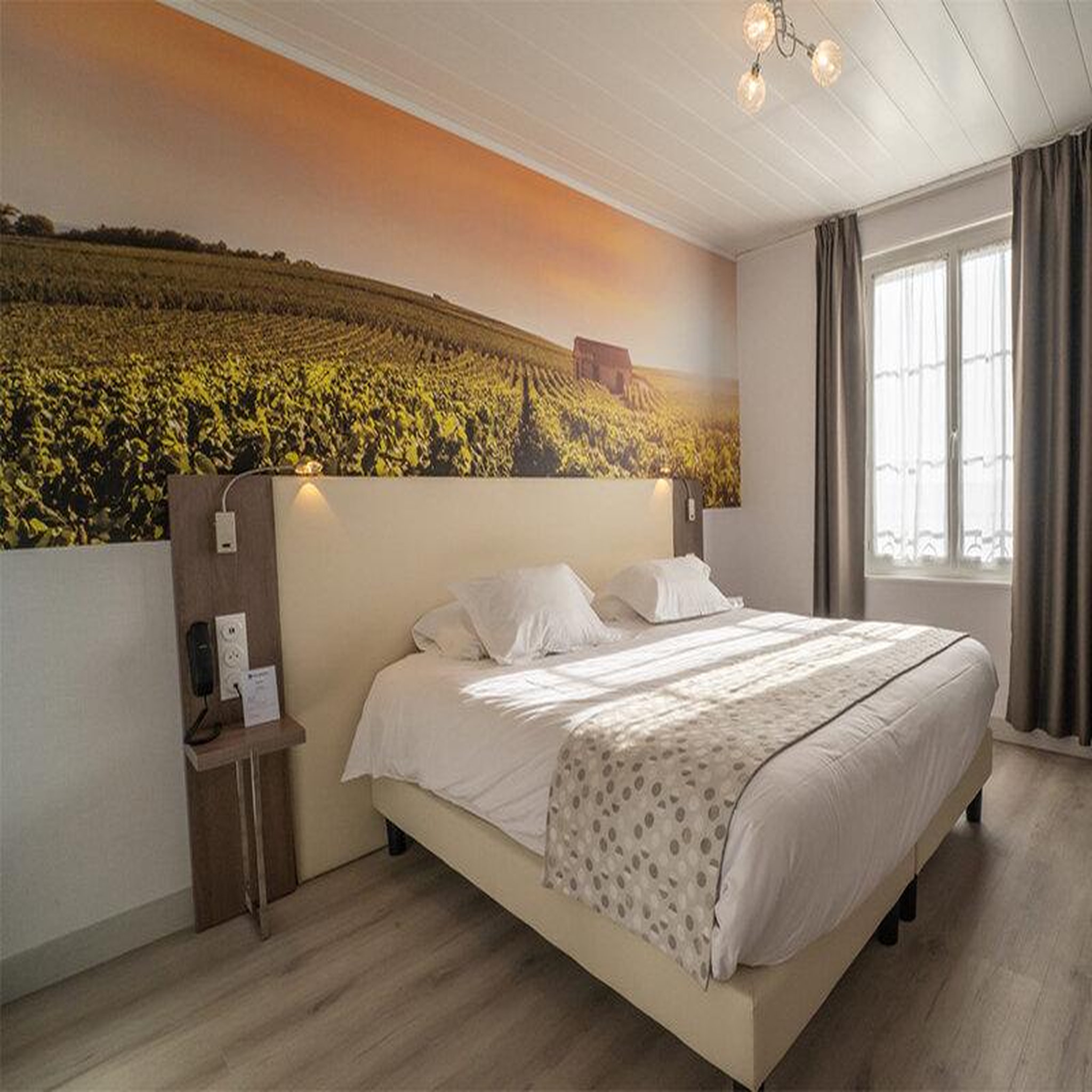 Voir la diapositive 2 : Smartbox Escapade champenoise : 2 jours en hôtel Best Western 4* avec dîner et accès libre au spa - Coffret Cadeau Séjour