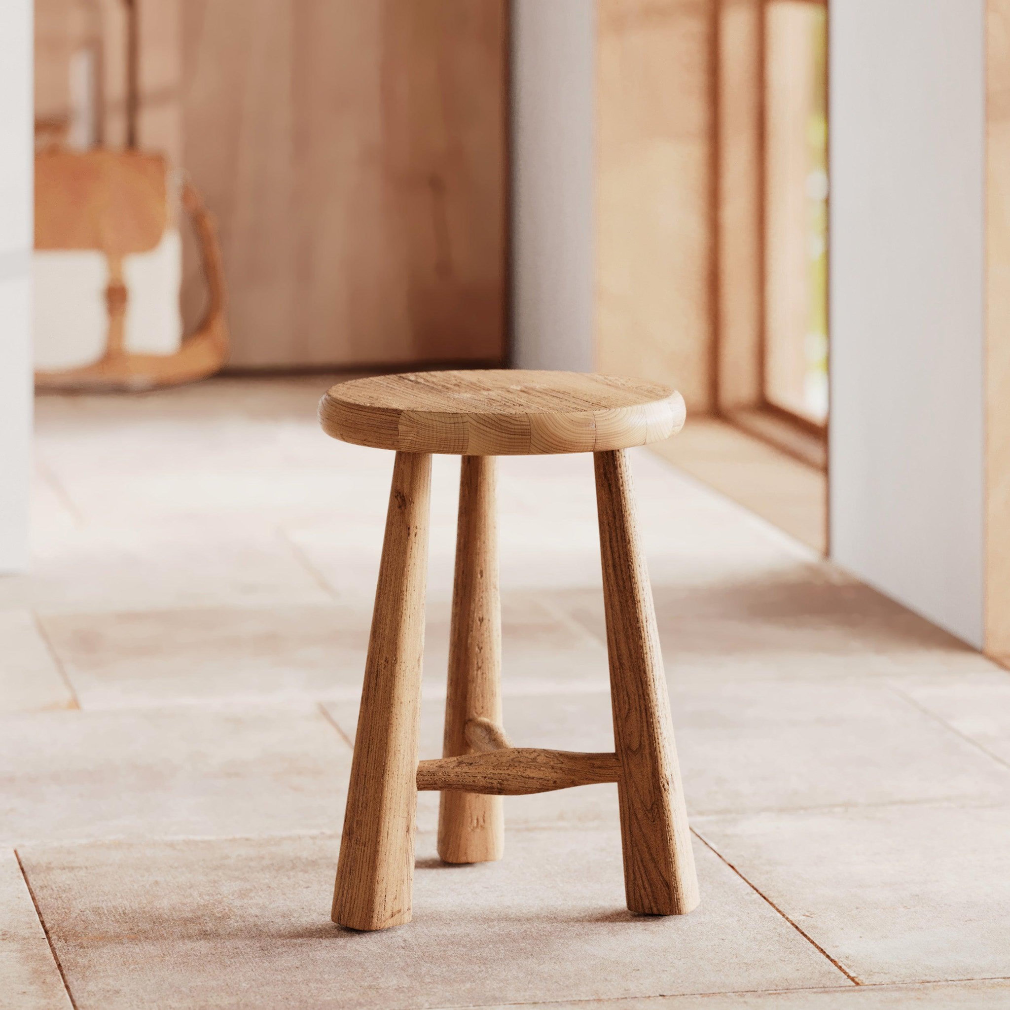 Voir la diapositive 2 : MAISON PAVANE Tabouret en bois d'orme H42 cm-Toby