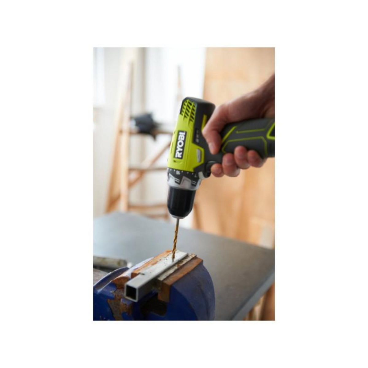 Ryobi Perceuse-visseuse compacte RYOBI 12V Lithium-ion -1 batterie 1.3 Ah - 1 chargeur - RCD12011L