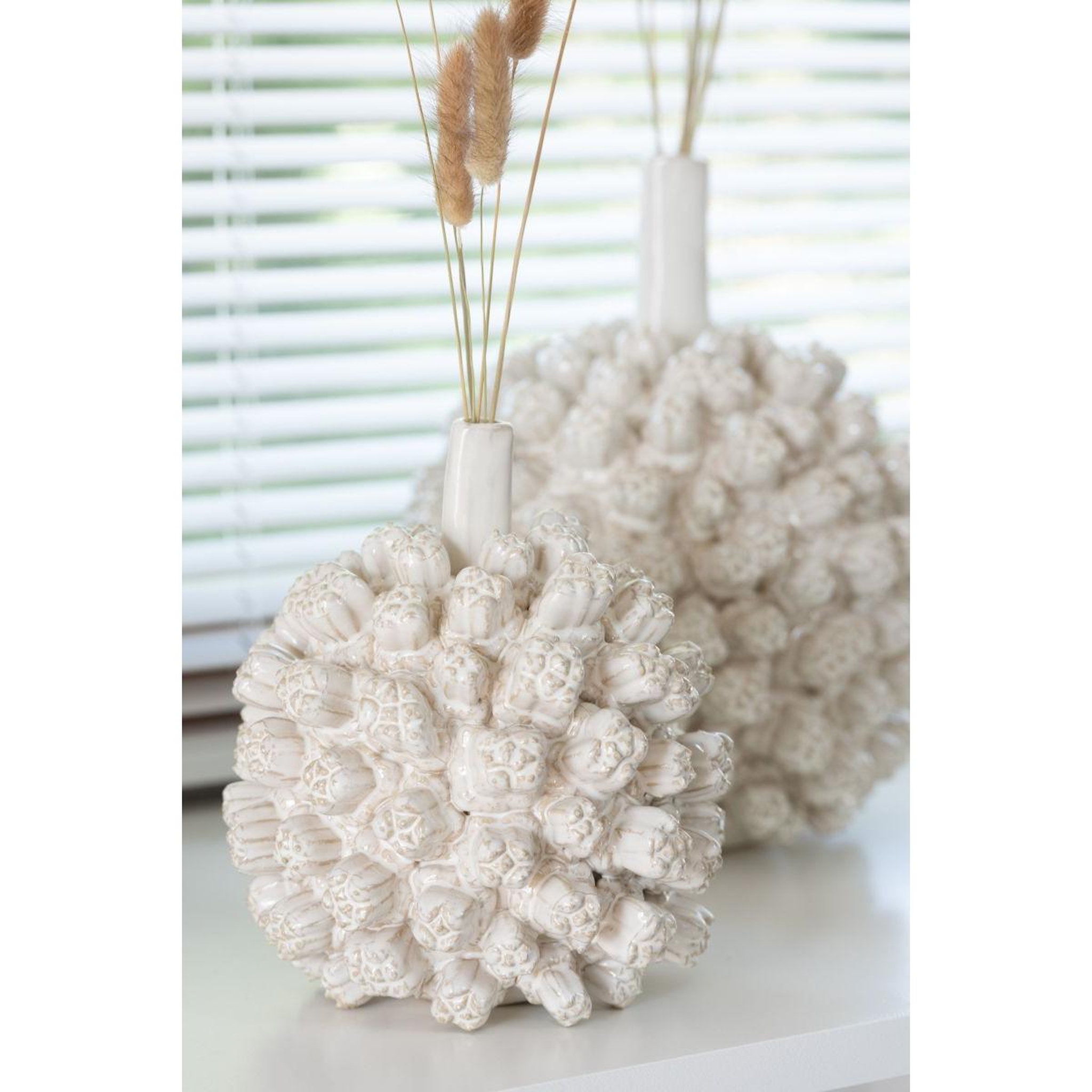 Voir la diapositive 3 : J-LINE Vase déco en grès  saki  30cm blanc