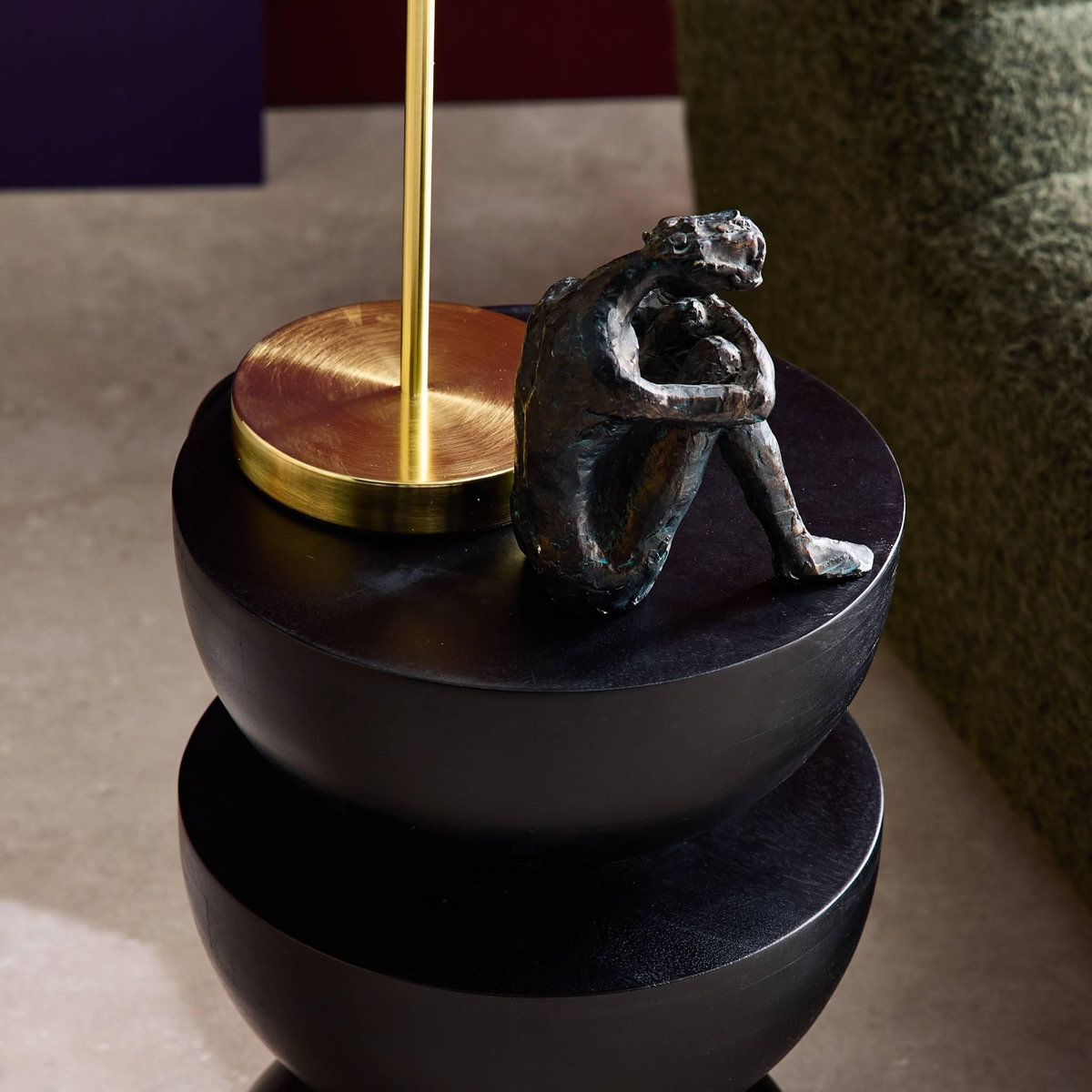 SWEEEK Table d'appoint. bout de canapé. table de chevet. tabouret en bois de manguier. Noir . Sita. Ø30 x H 45cm