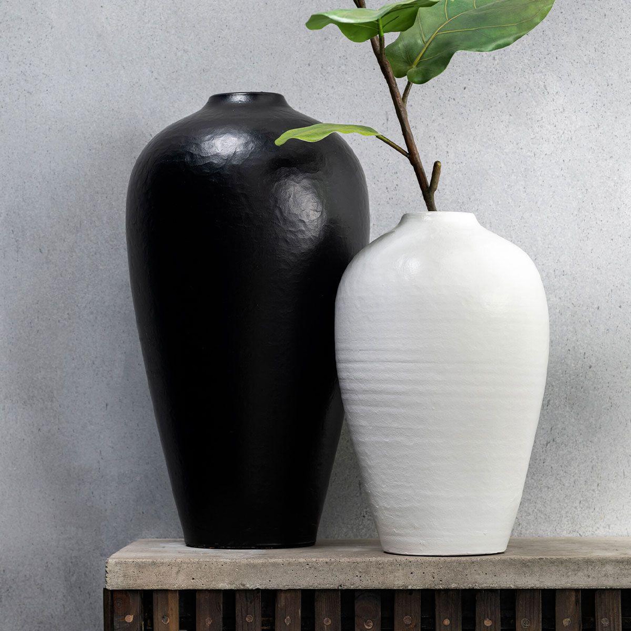 Voir la diapositive 2 : J-LINE Vase déco poterie  ying  35cm blanc