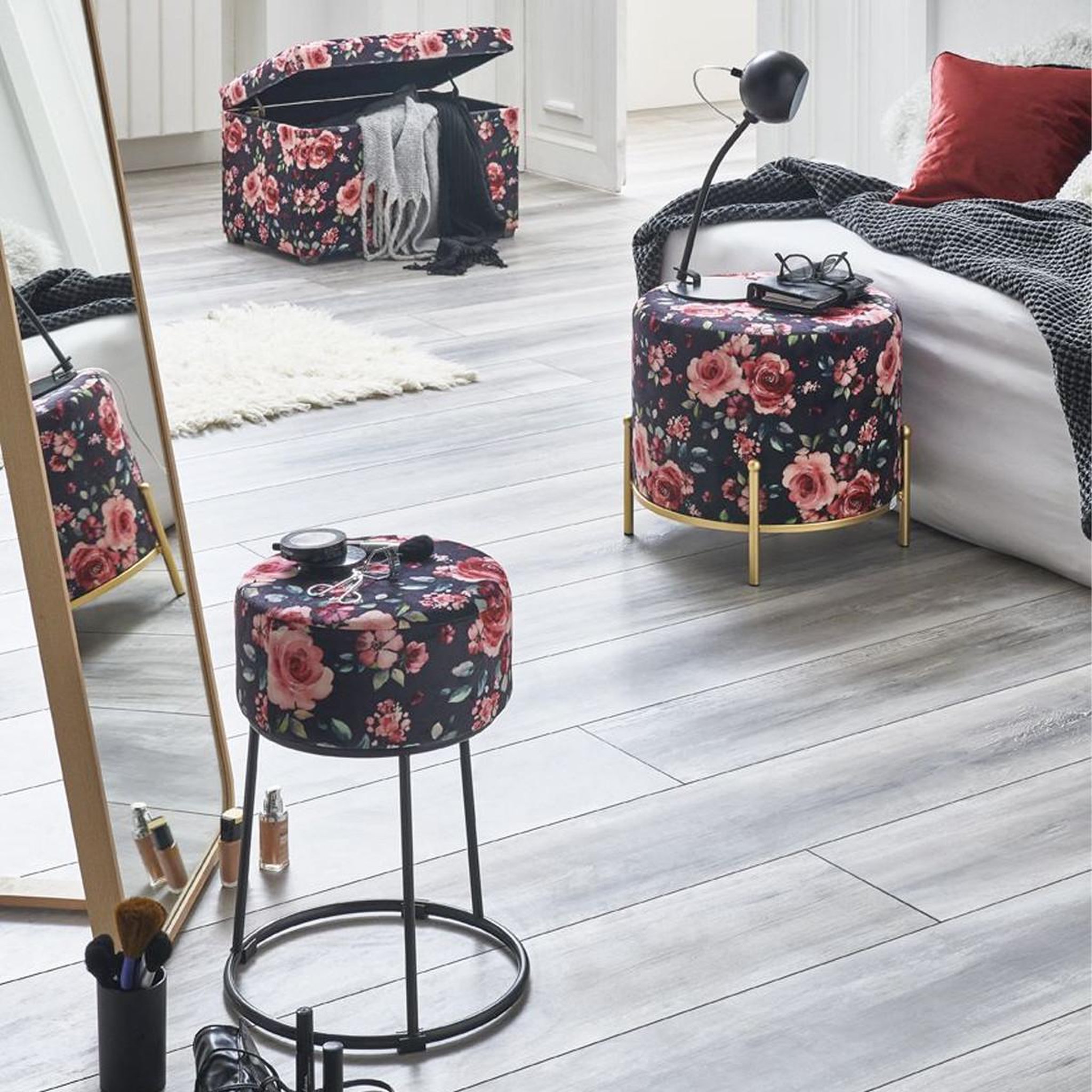Voir la diapositive 2 : Paris Prix Tabouret en velours  motif fleurs  46cm noir & rose