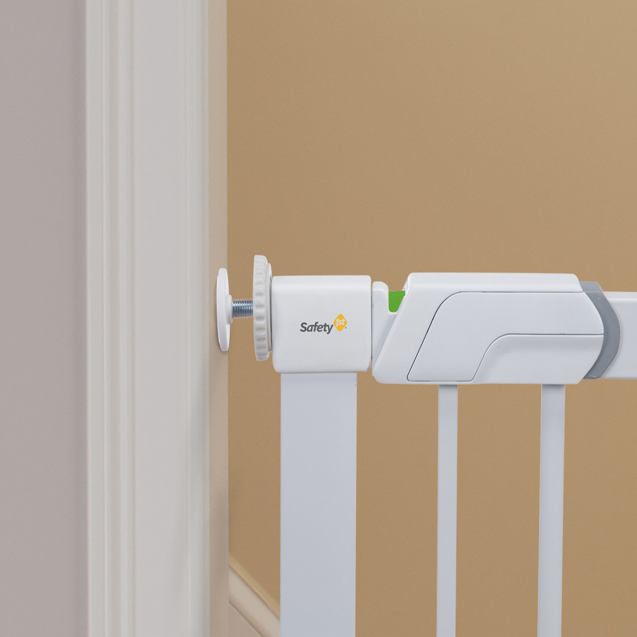 Voir la diapositive 5 : SAFETY FIRST Barrière de sécurité bébé Flat Step