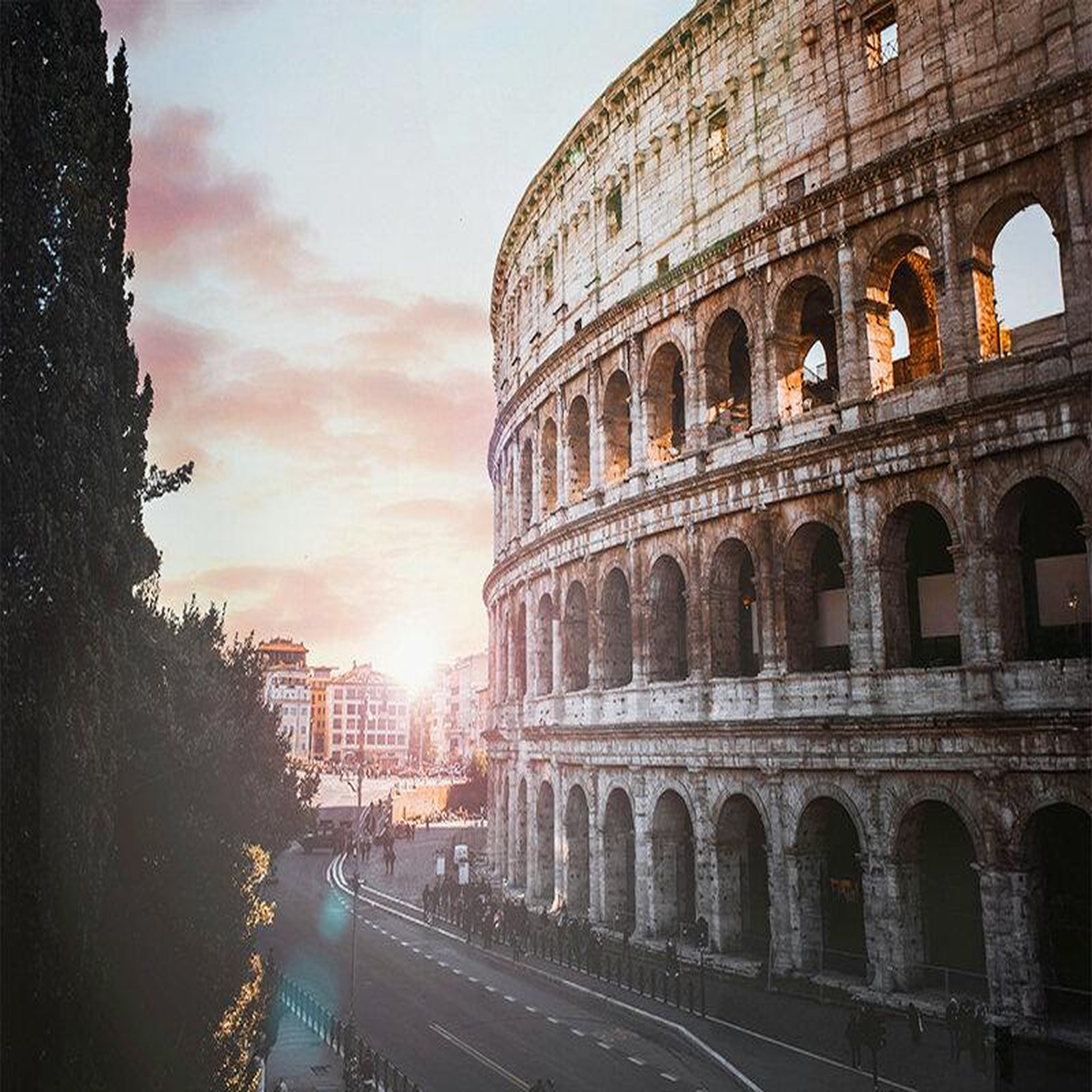 Voir la diapositive 2 : Smartbox City trip à rome : 5 jours en hôtel 3* avec visites des lieux incontournables en haute saison - coffret cadeau séjour
