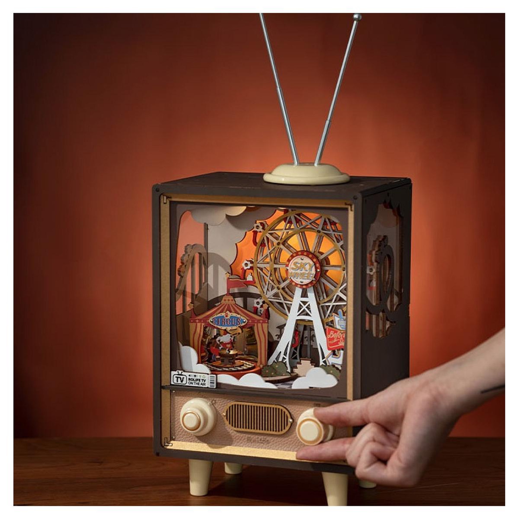 Voir la diapositive 2 : ROBOTIME Ma TV retro Sunset Carnival