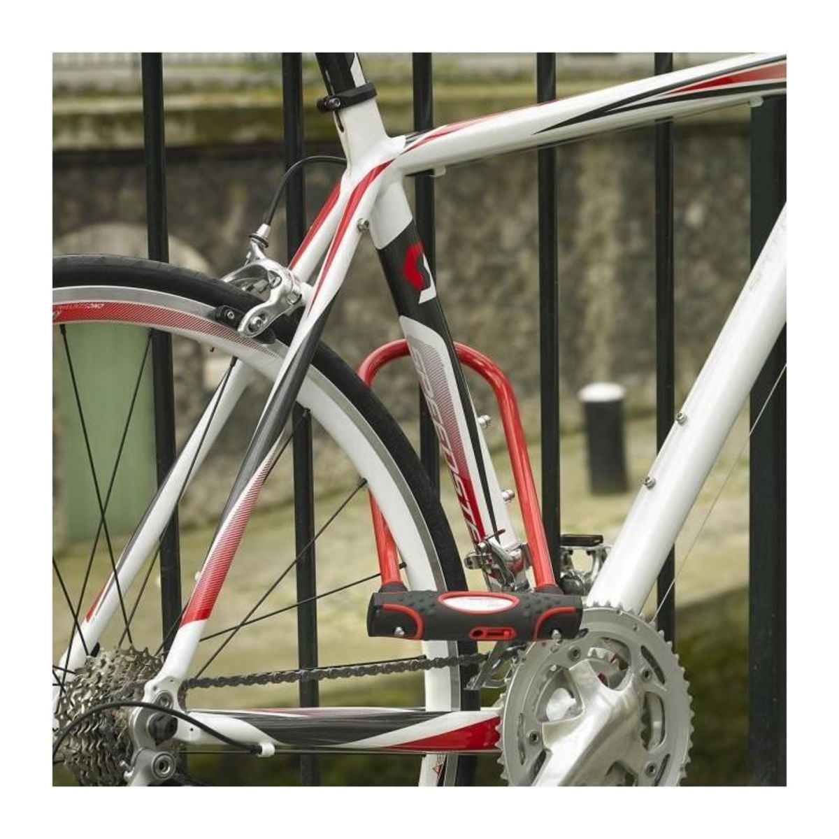 Master lock Antivol Vélo U Certifié [A Clé] [Support de Vélo Universel] [Rouge, Bleu, Violet ou Argenté]