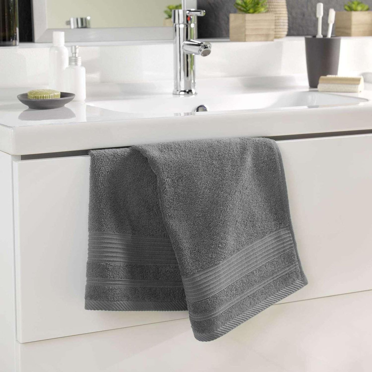Douceur d'Intérieur Serviette de toilette DAYTA - Eponge unie