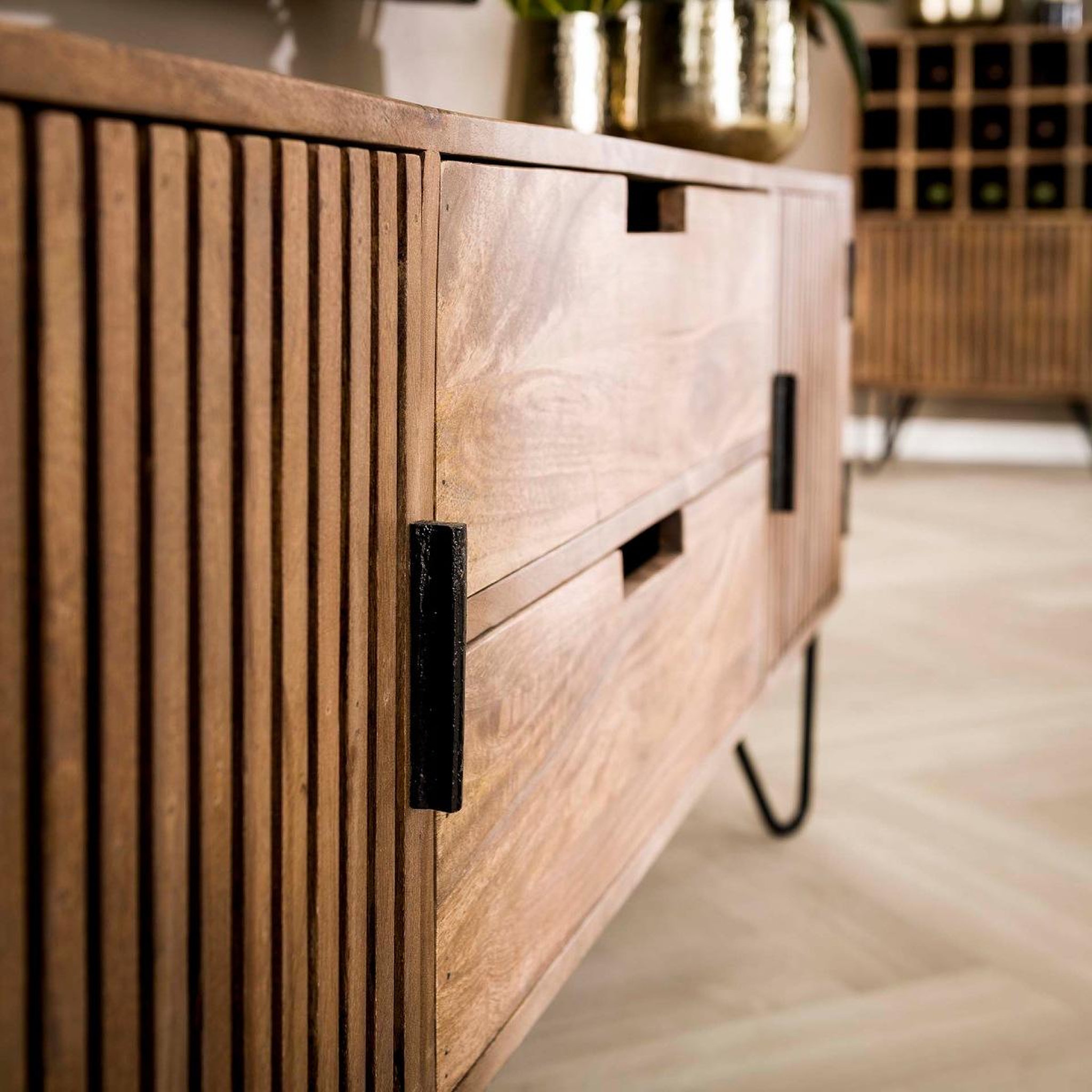Voir la diapositive 4 : JLC KREATION Meuble tv en bois de manguier 2 portes et 2 tiroirs ateka