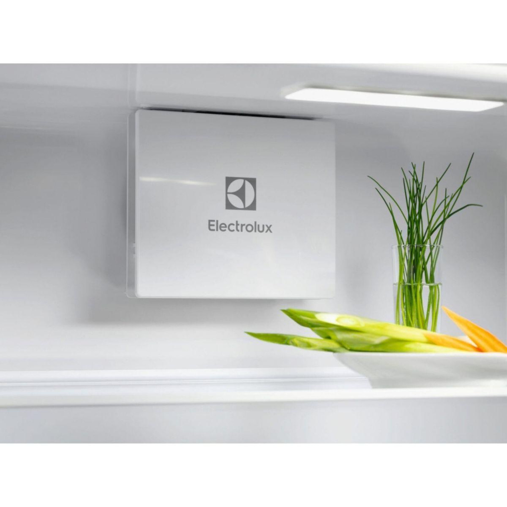 Voir la diapositive 2 : ELECTROLUX Réfrigérateur 1 porte encastrable erd6de18s1