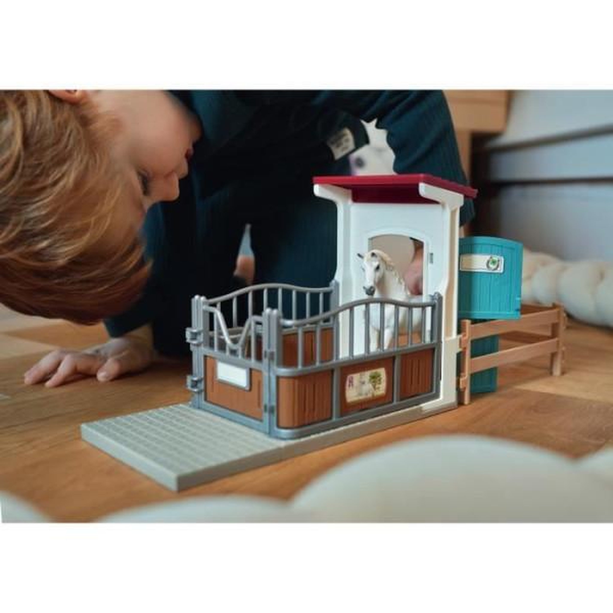 Voir la diapositive 3 : Schleich Box avec étalon Pur Sang anglais, Extension pour écurie schleich pour enfant, Schleich 42569 HORSE CLUB, des 5 ans