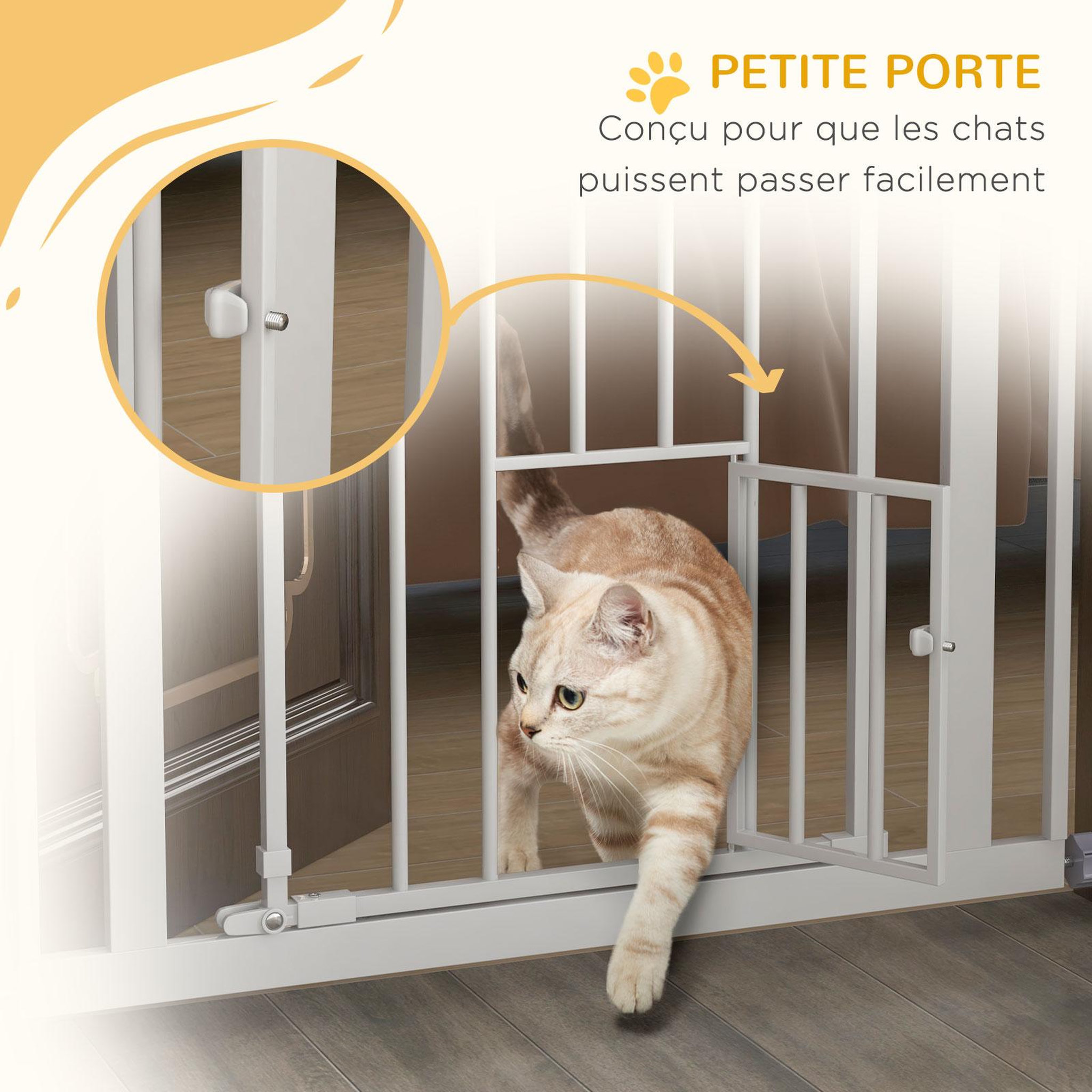 Voir la diapositive 5 : PAWHUT Barrière de sécurité animaux - longueur réglable dim. 74-80 cm - porte double verrouillage, ouverture double sens, petite porte -sans perçage - acier plastique blanc