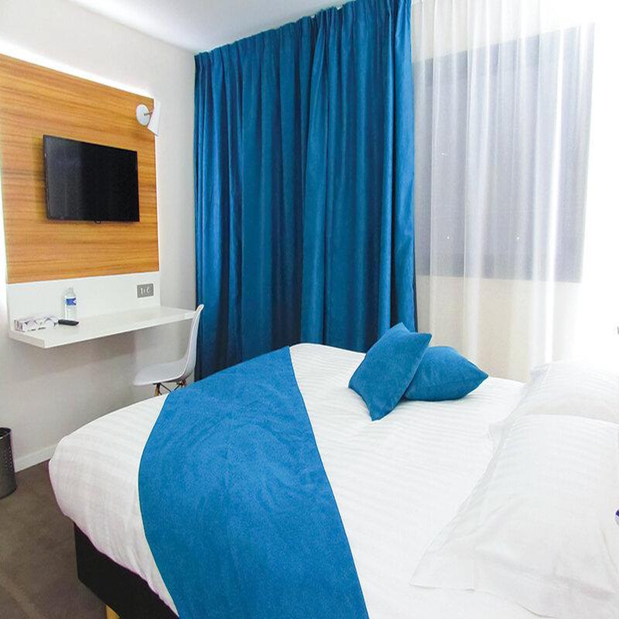 Voir la diapositive 2 : Smartbox Séjour de 2 jours en hôtel 4* avec accès bien-être de 30 min à saint-brieuc - coffret cadeau séjour