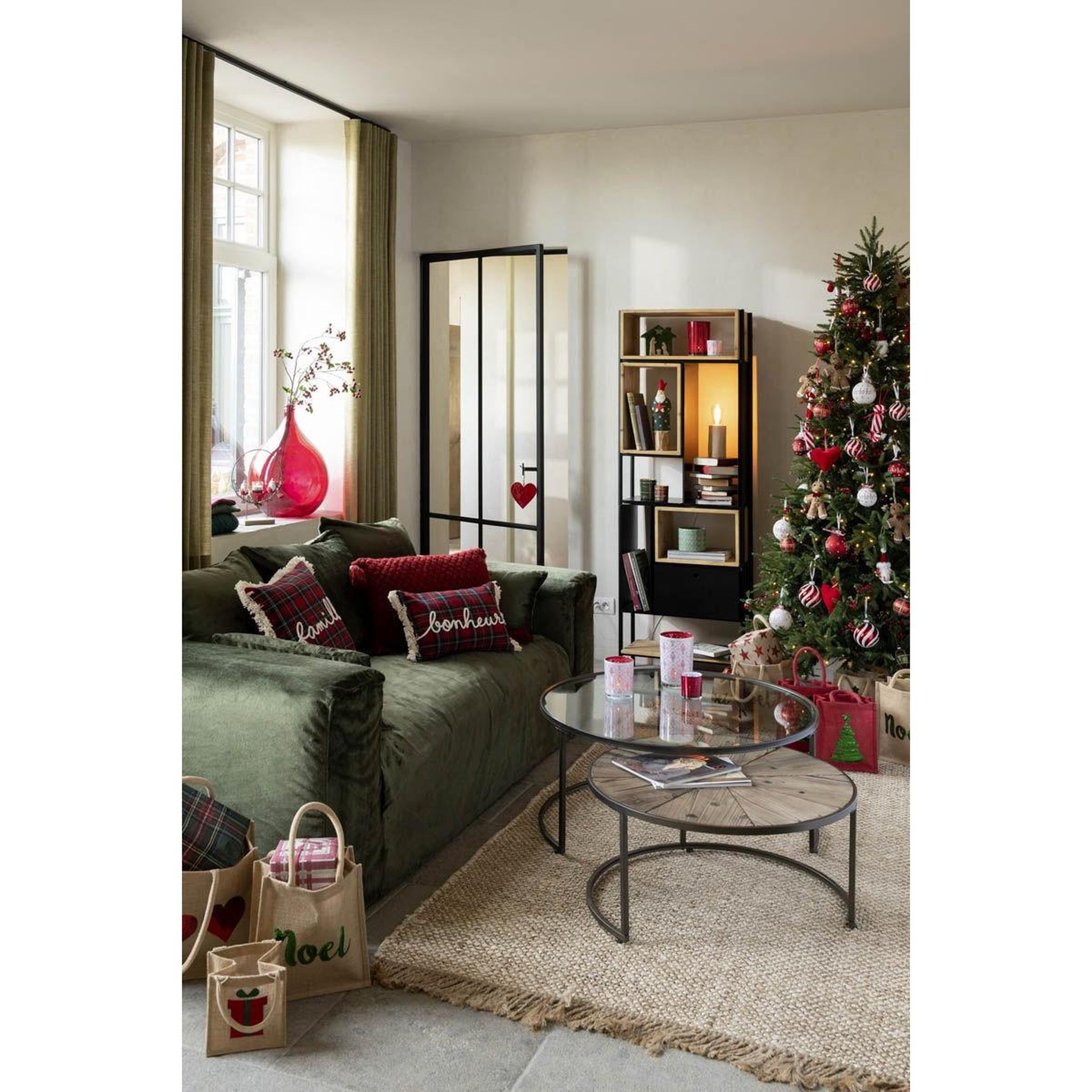 Voir la diapositive 5 : J-LINE Coussin déco à carreaux  bonheur  30x45cm rouge