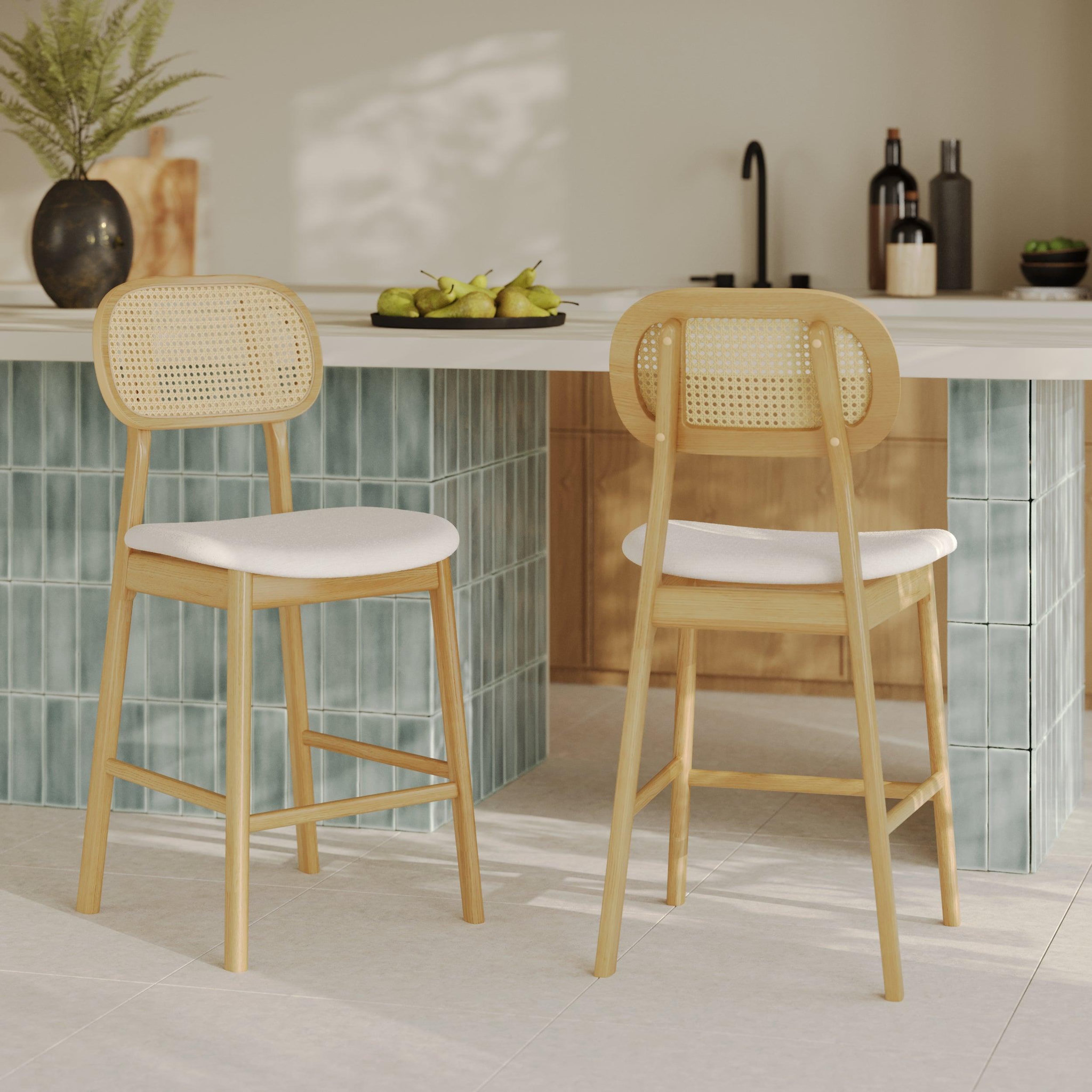 Voir la diapositive 2 : MAISON PAVANE Lot de 2 chaises pour îlot central 64,5 cm en tissu beige-maria